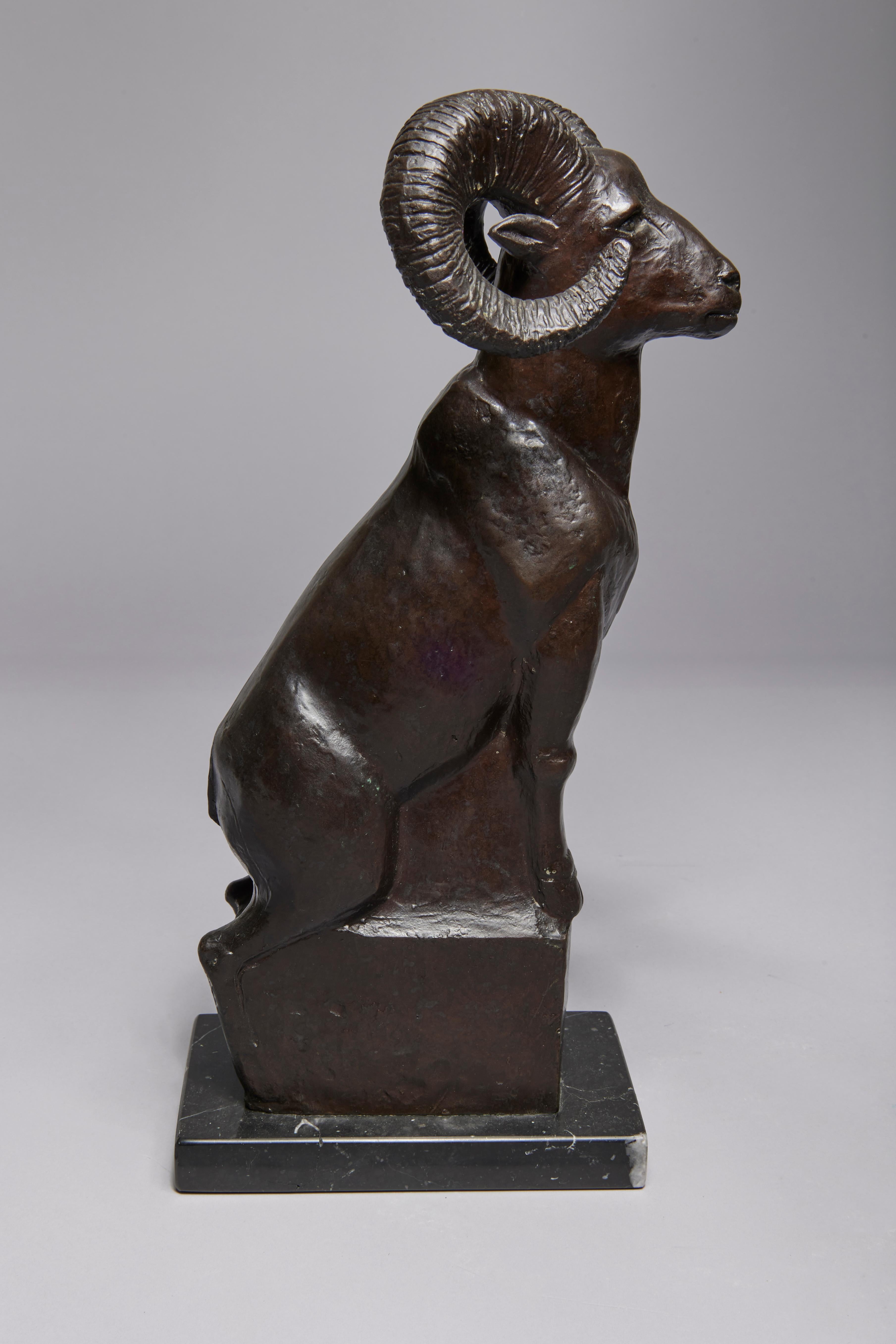 Capra di montagna, scultura in bronzo di animale del XX secolo, artista della scuola di Cleveland in vendita 2
