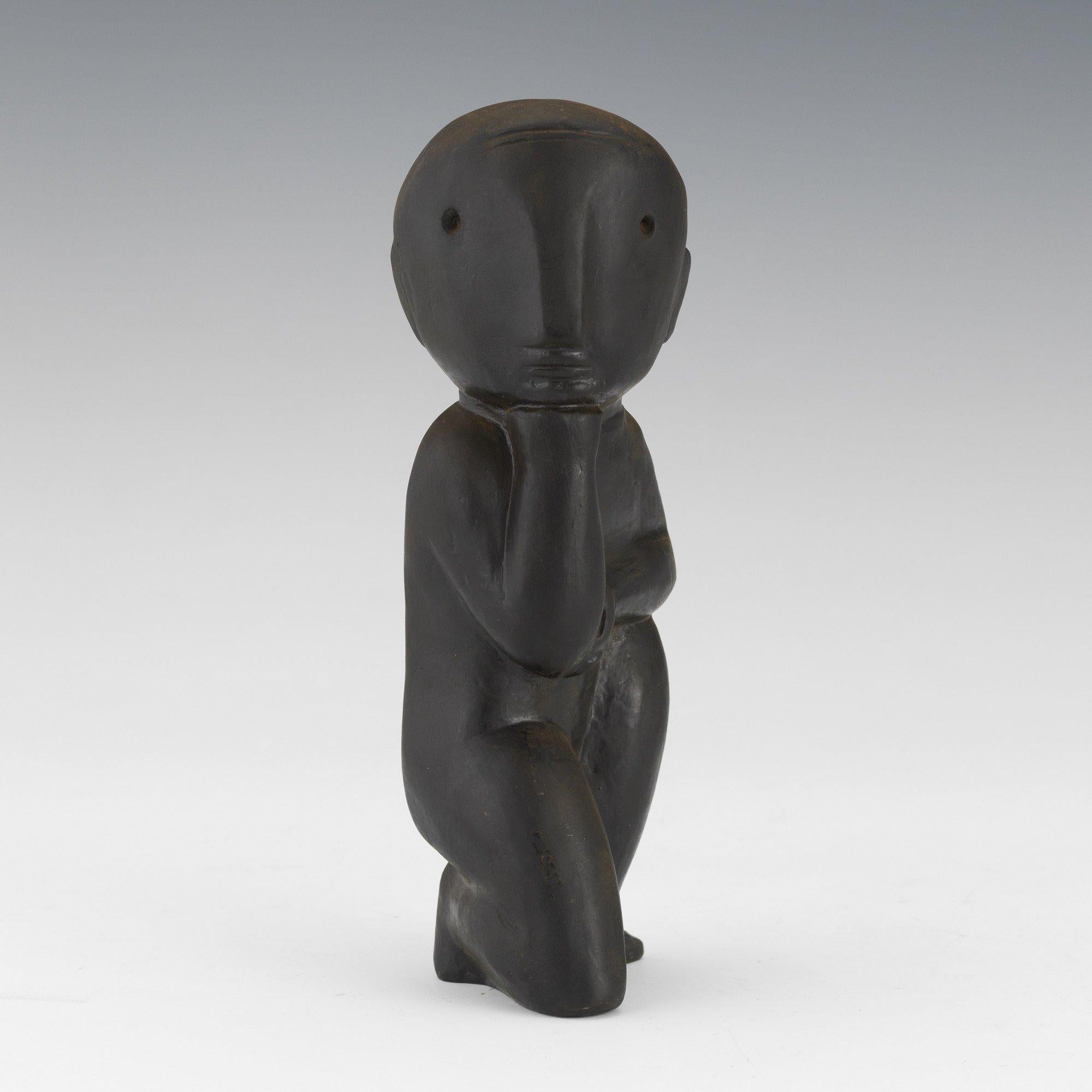 Rumination, petit penseur en bronze, 20e siècle Artiste de l'école de Cleveland - Sculpture de William McVey
