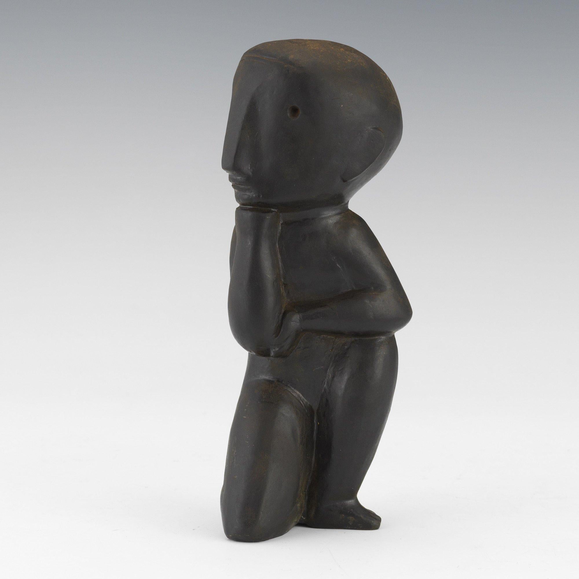 Rumination, petit penseur en bronze, 20e siècle Artiste de l'école de Cleveland - Or Figurative Sculpture par William McVey