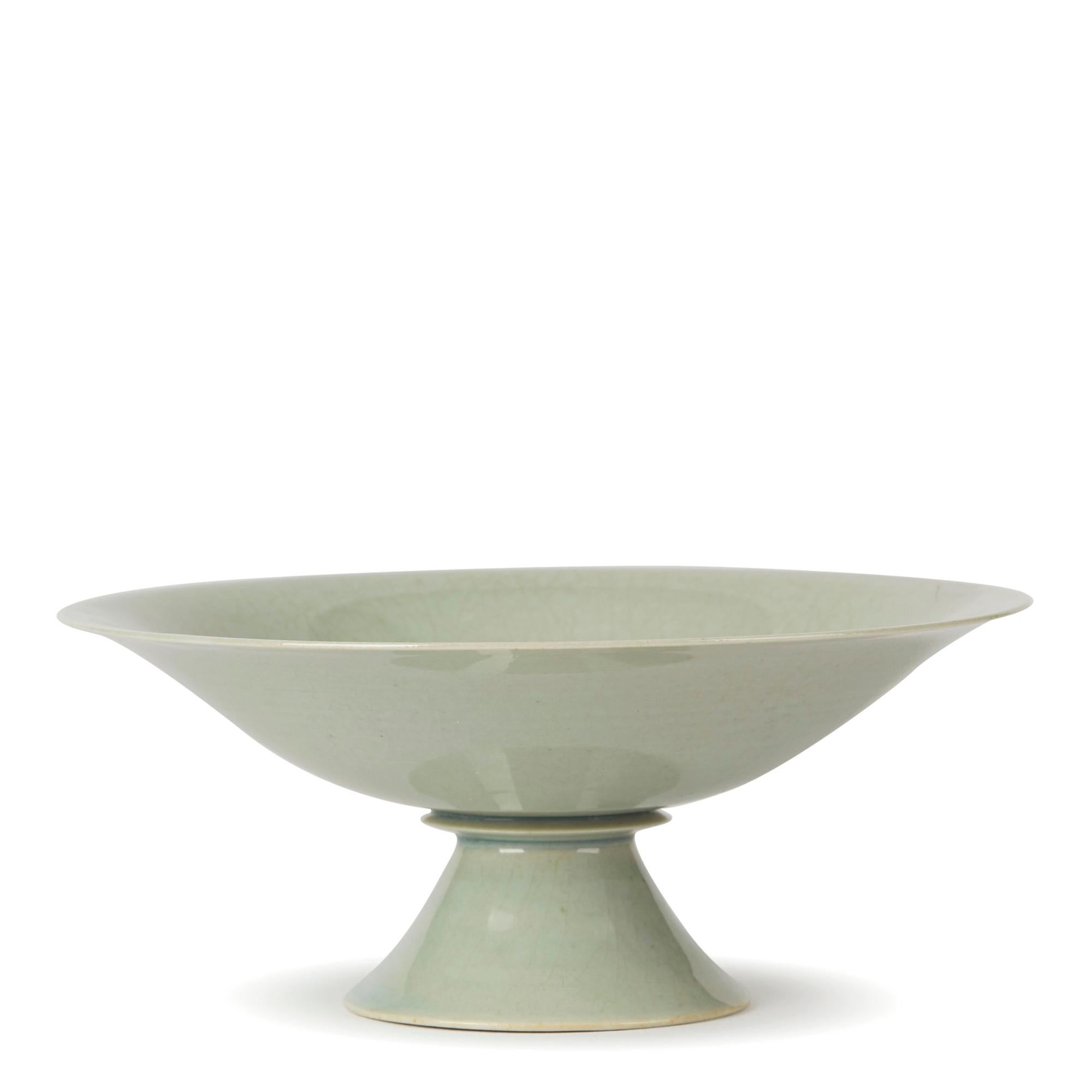 British William Mehornay Studio Pottery Porcelain Celadon Stem Dish, 1974-1975 For Sale