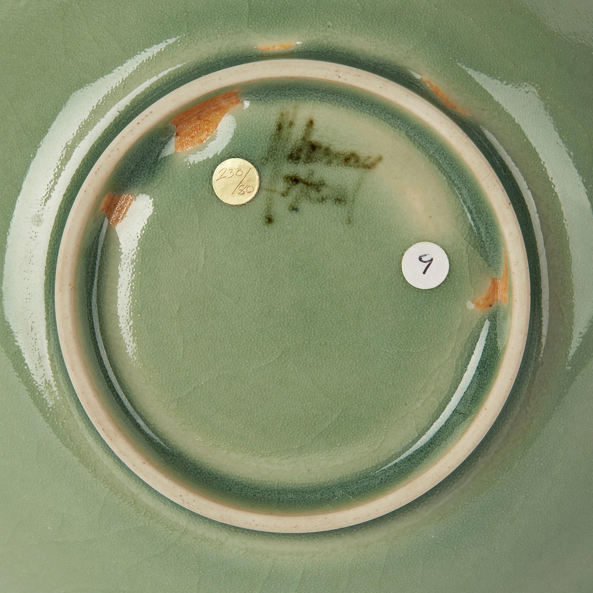 Grüne Celadon-Schale aus Porzellan von William Mehornay Studio Pottery, 1980 im Angebot 2