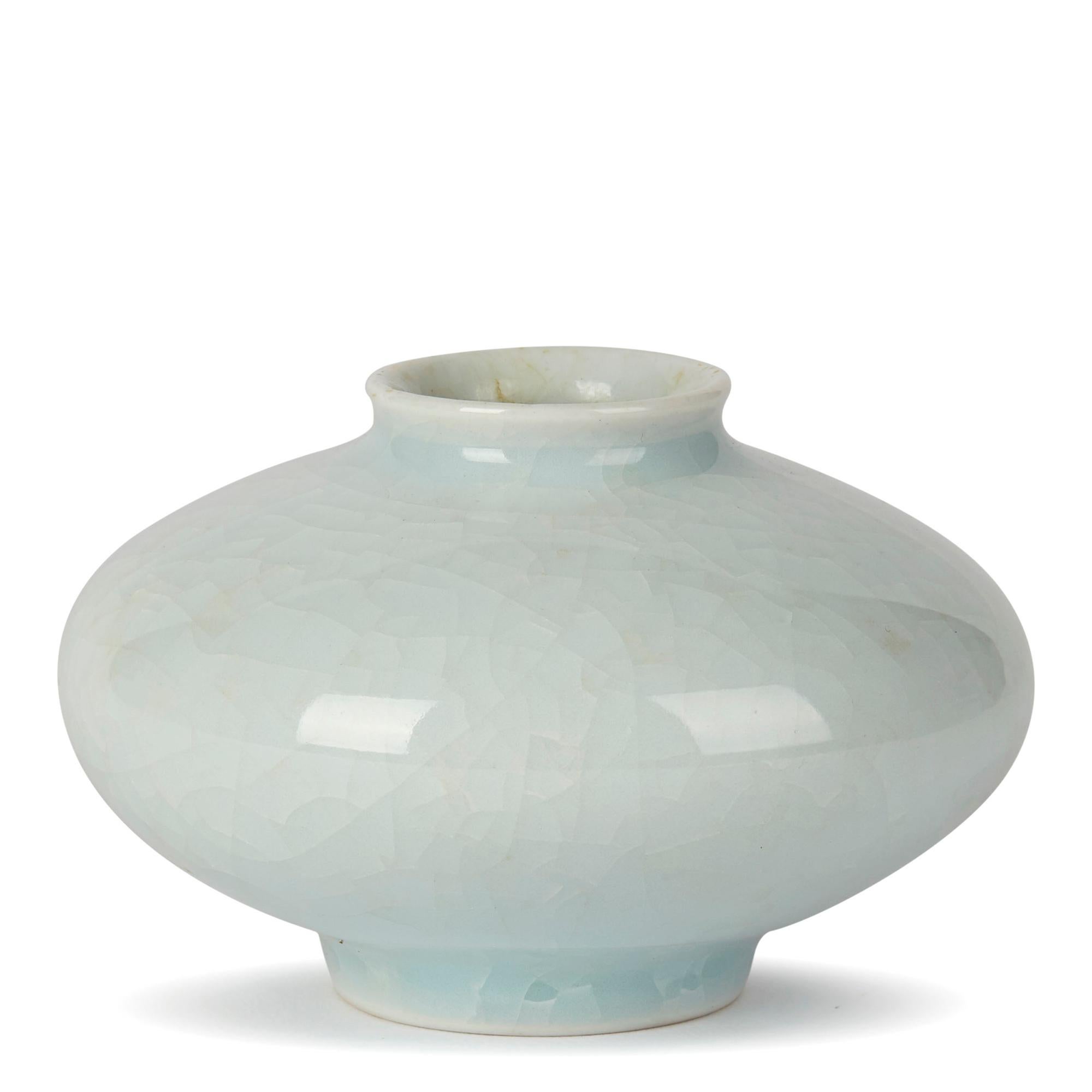 We have recently been extremely privileged to meet acclaimed American born studio potter and artist William Mehornay. We are also greatly honored for him to have entrusted to us pieces made by him in the period 1974-85, which in his opinion are