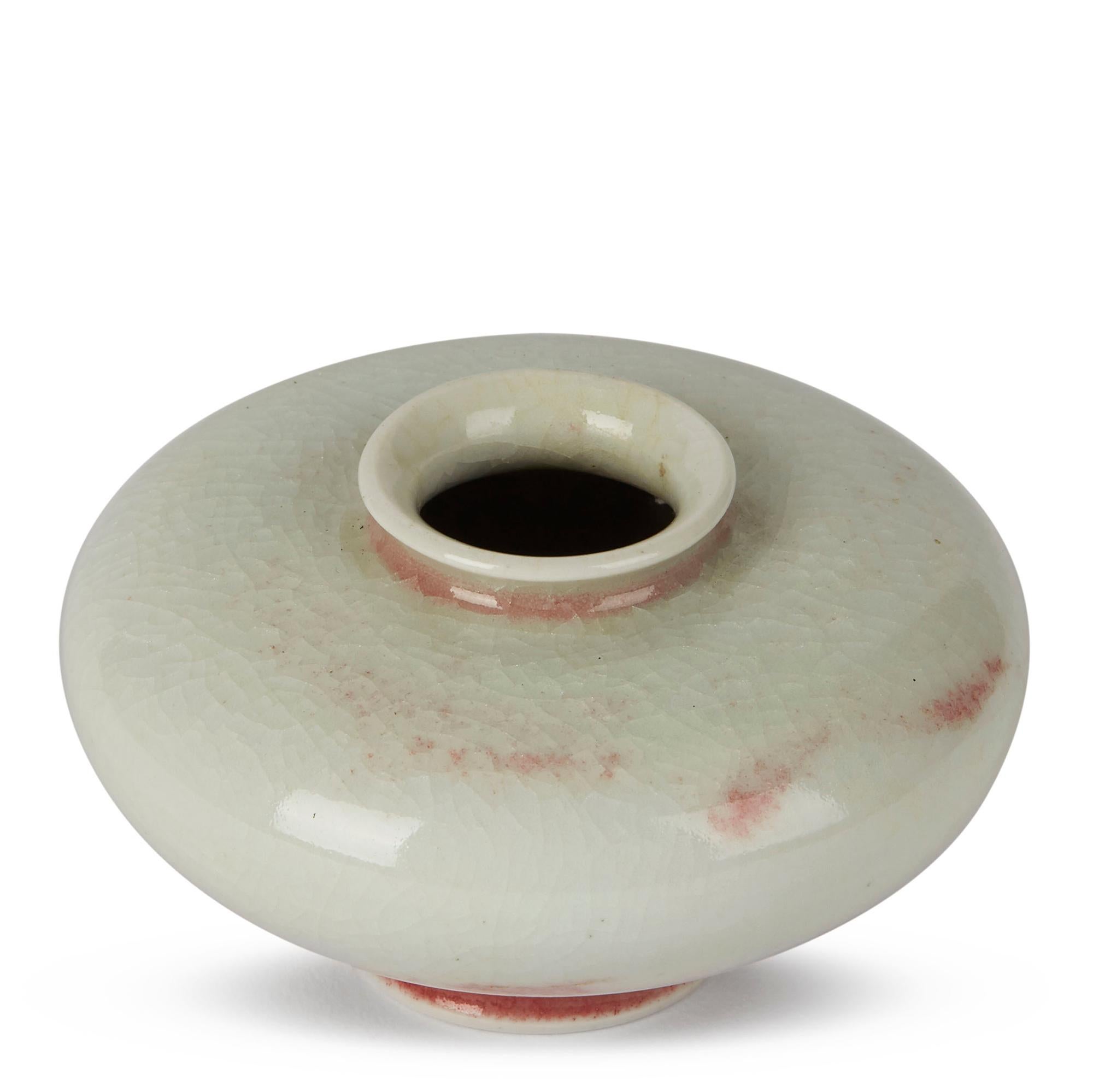 William Mehornay Studio Pottery Porcelain Red and White Vase, 1980-1985 In Excellent Condition For Sale In Bishop's Stortford, Hertfordshire