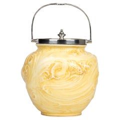 William Moorcoft para James MacIntyre Jarra para galletas montada en plata con dibujo de pez