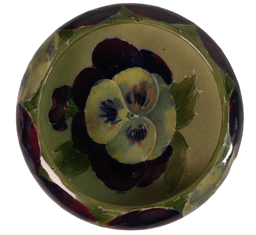 Capture the timeless elegance of this William Moorcroft footed dish adorned with exquisite pansies against a delicate light green and cream backdrop.
Diameter 11 cm
4.3 inches diameter