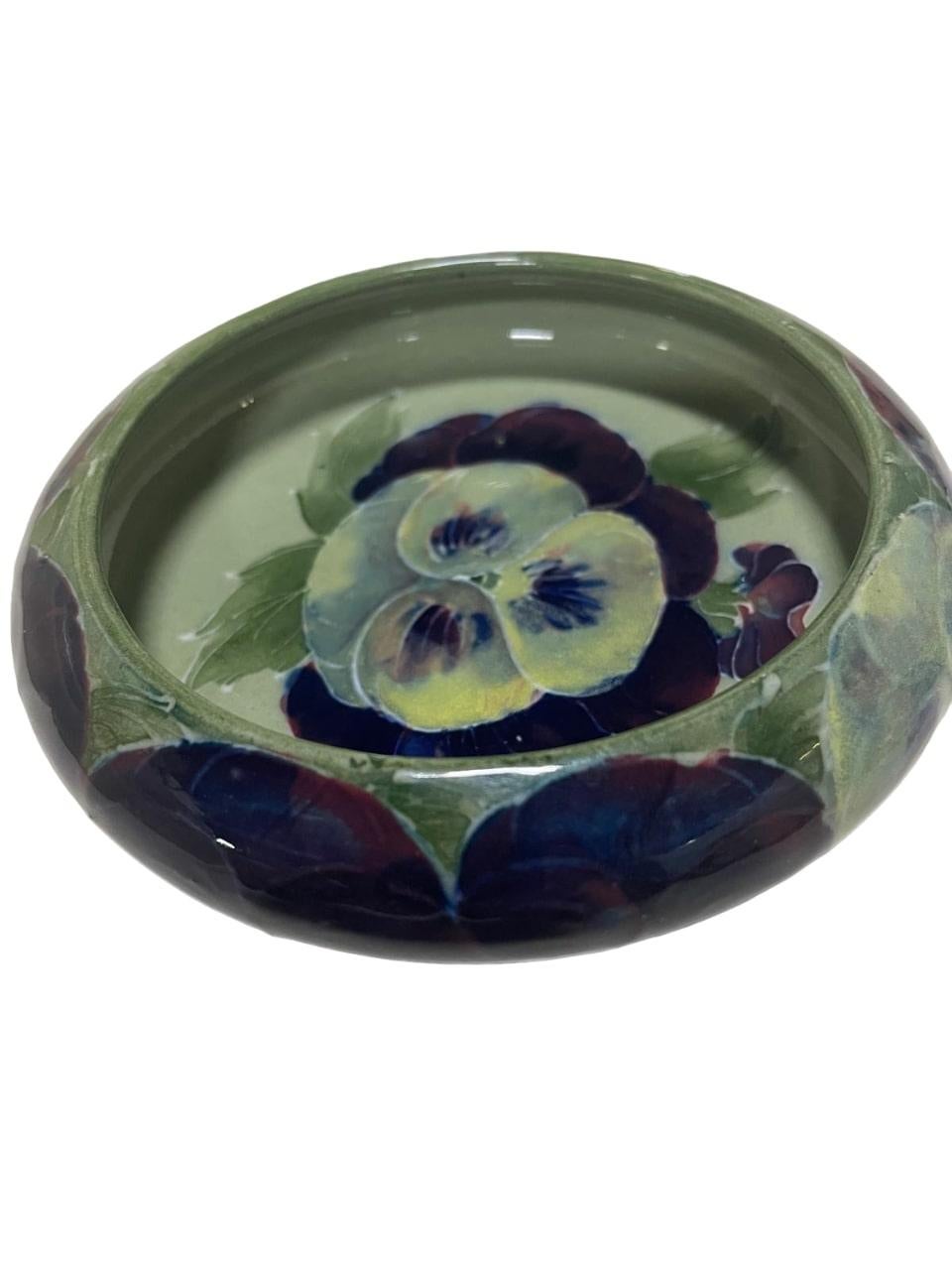 Early 20th Century William MOORCROFT footed dish/bowl decorated with Pansies For Sale