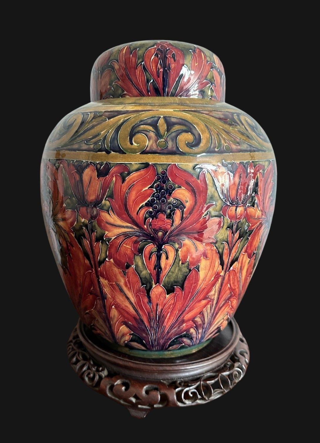 William Moorcroft Ginger Jar Lamp Base In Good Condition For Sale In Chipping Campden, GB