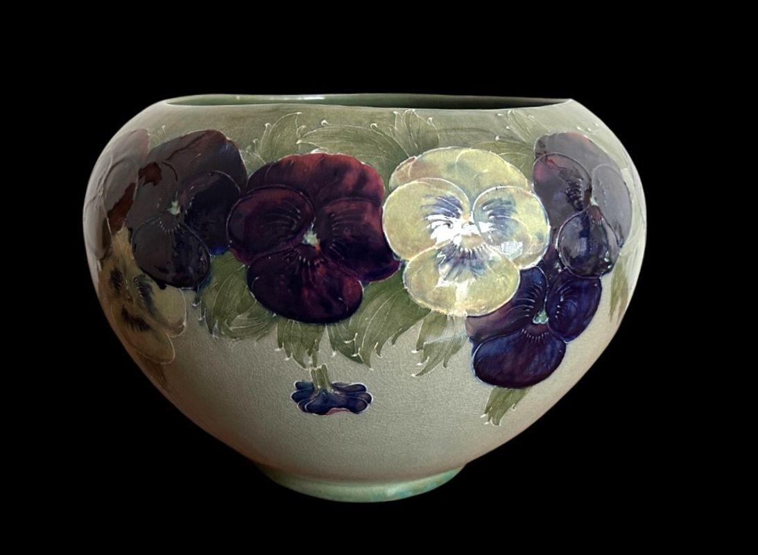 5396
Large, Centrepiece William Moorcroft Jardiniere decorated with Pansies and Buds on a Caledon Ground
circa 1914
30cm wide, 21cm high.