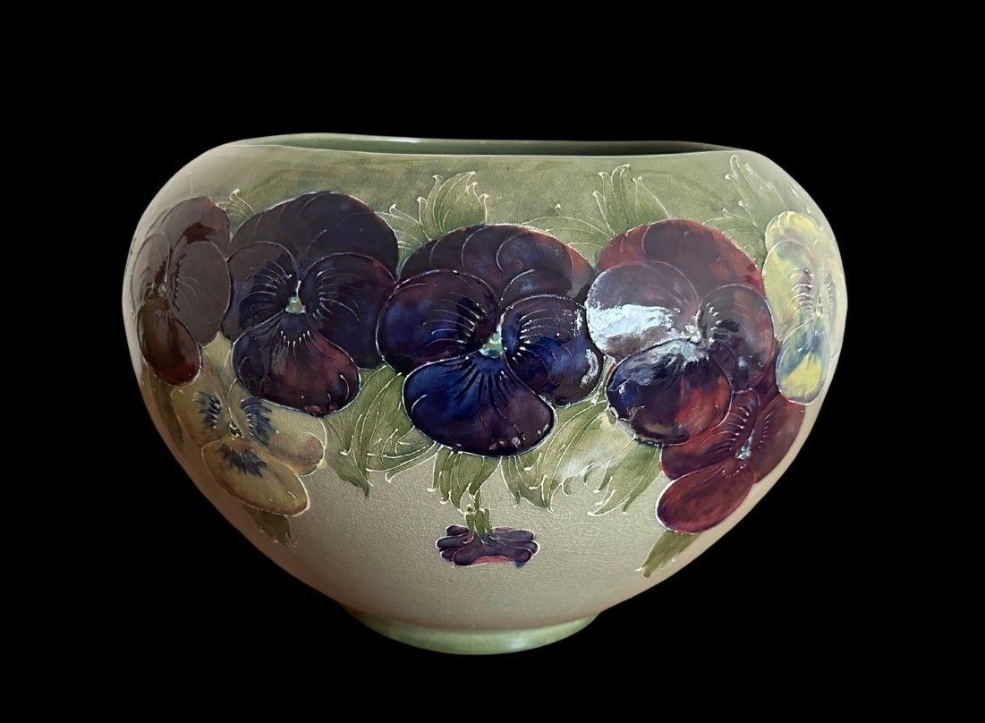 William Moorcroft Jardiniere In Good Condition In Chipping Campden, GB