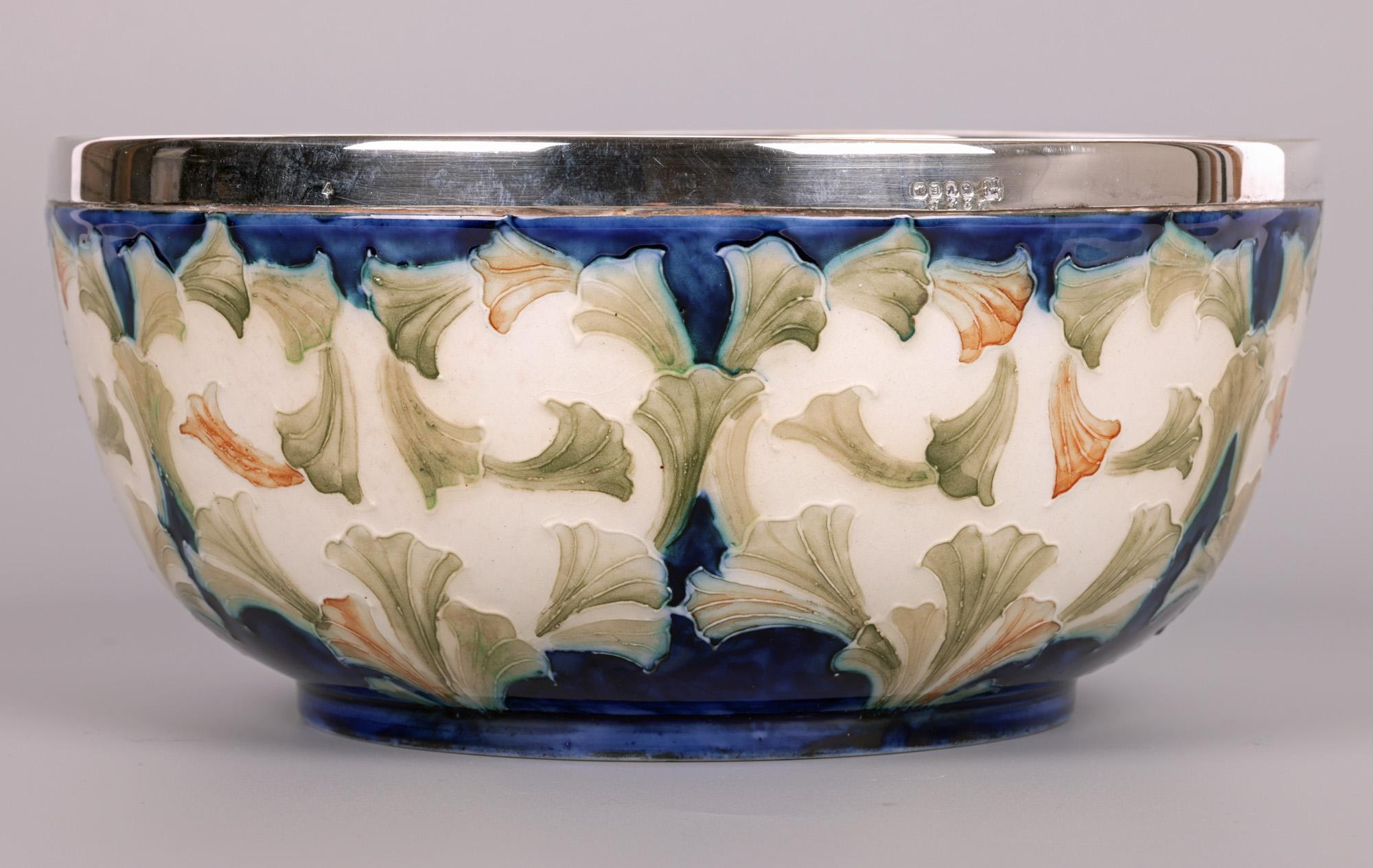 Vernissé Bol à fleurs cloche MacIntyre Art Nouveau de William Moorcroft en vente