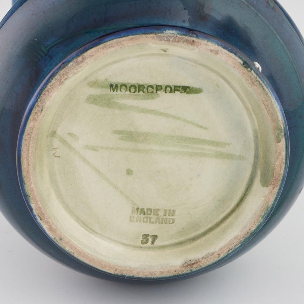 William Moorcroft Vase - Moonlit Blue c1925 In Good Condition For Sale In Tunbridge Wells, GB