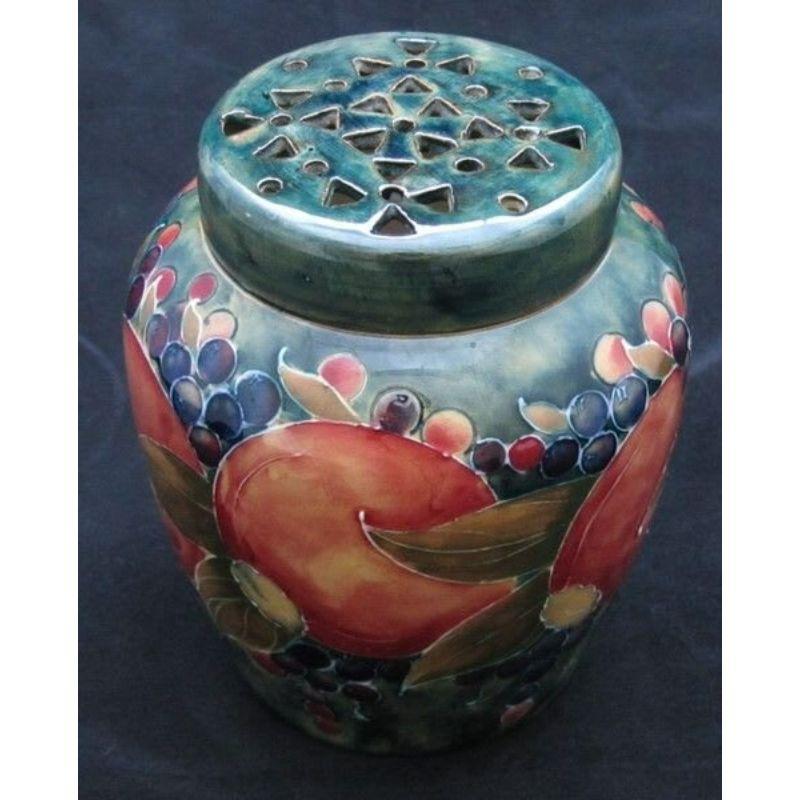 William Moorcroft Pomander in the Pomegranate Pattern, c. 1908 In Good Condition For Sale In Chipping Campden, GB
