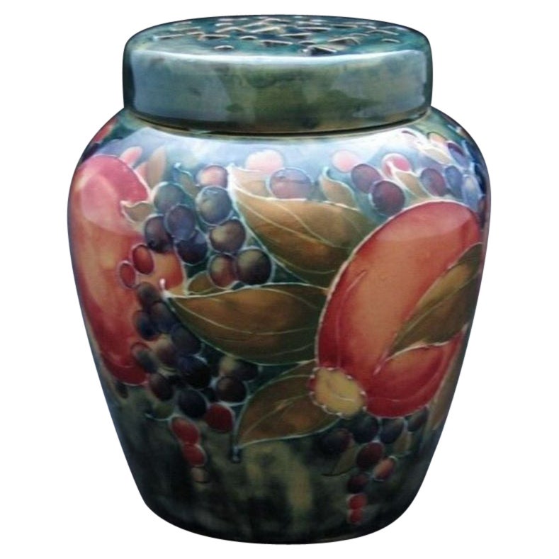 William Moorcroft Pomander im Granatapfelmuster, um 1908