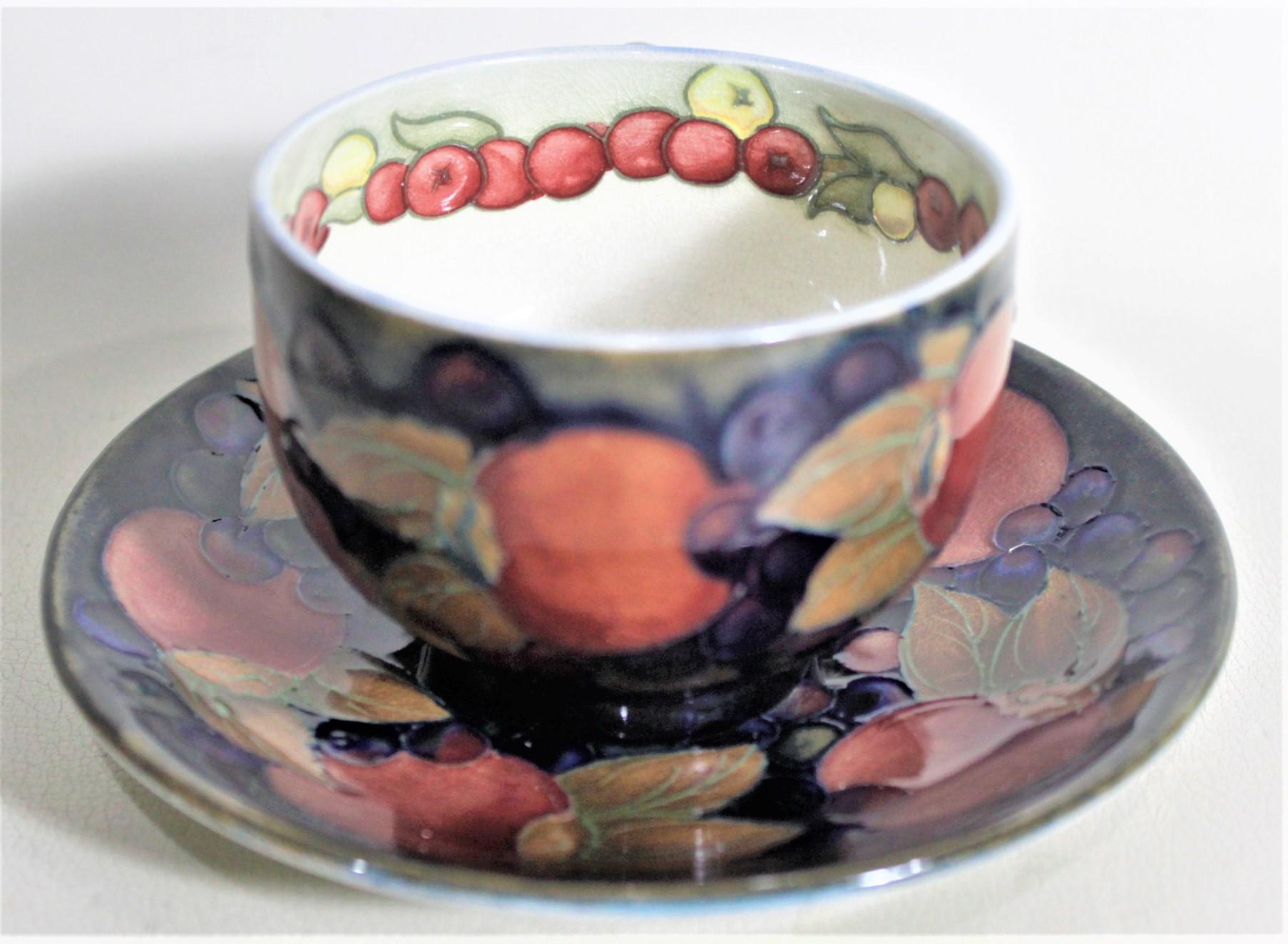 Fait main William Moorcroft Art Pottery Pomegranate Patterned Teacup & Saucer Set #1 of 4 en vente