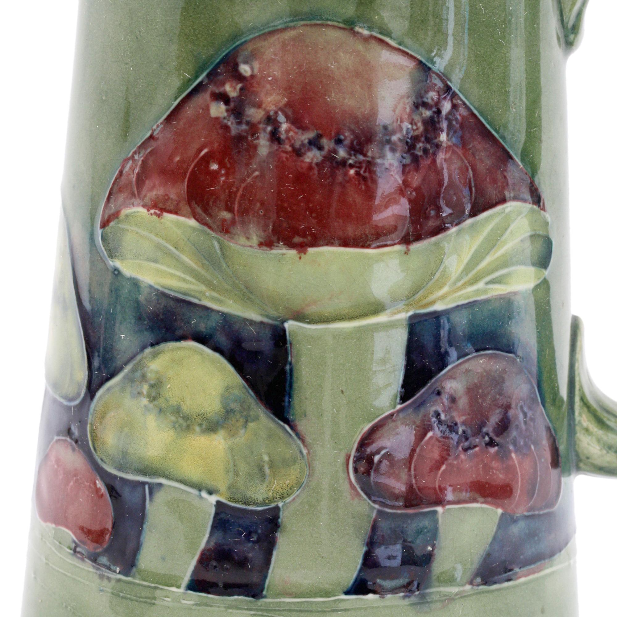 William Moorcroft Rara jarra de cerámica artística con diseño de seta de Claremont fechada en 1914 Art Nouveau en venta