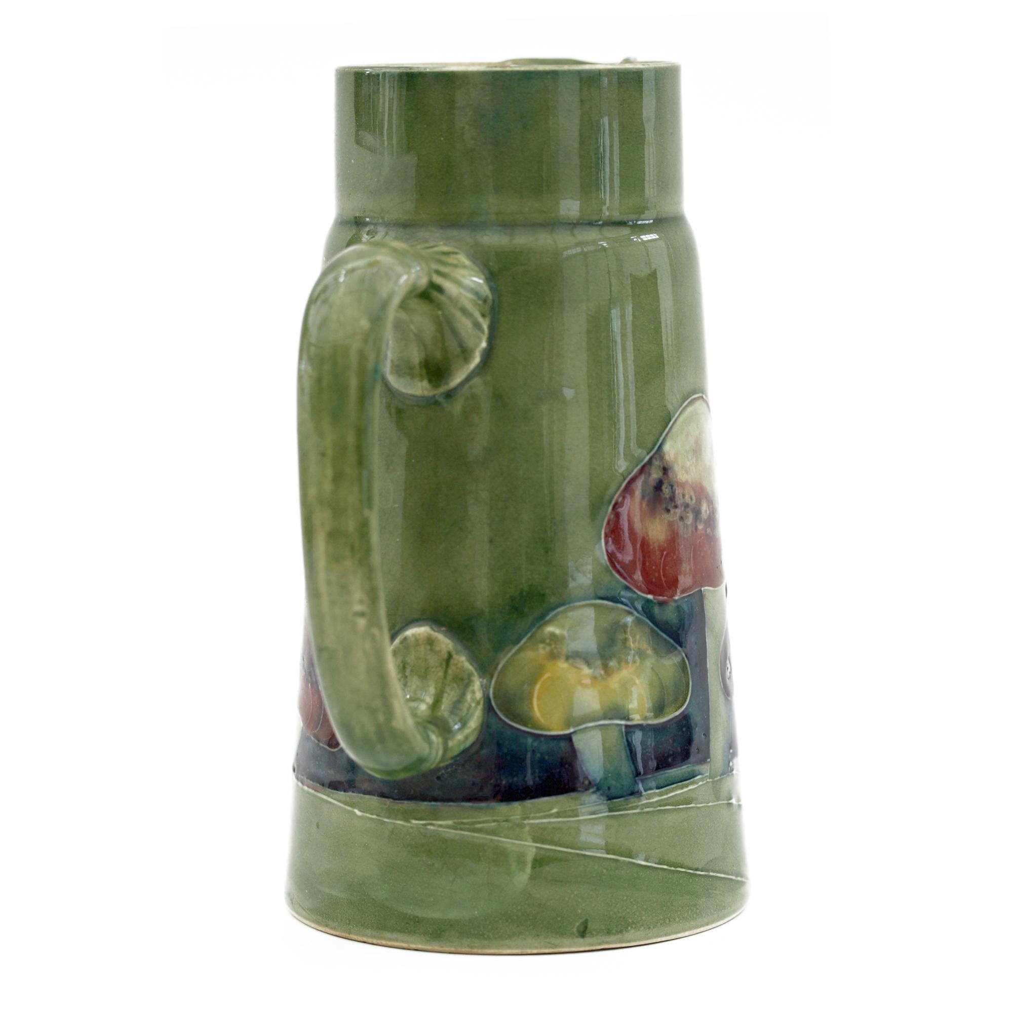 William Moorcroft Rara jarra de cerámica artística con diseño de seta de Claremont fechada en 1914 Inglés en venta