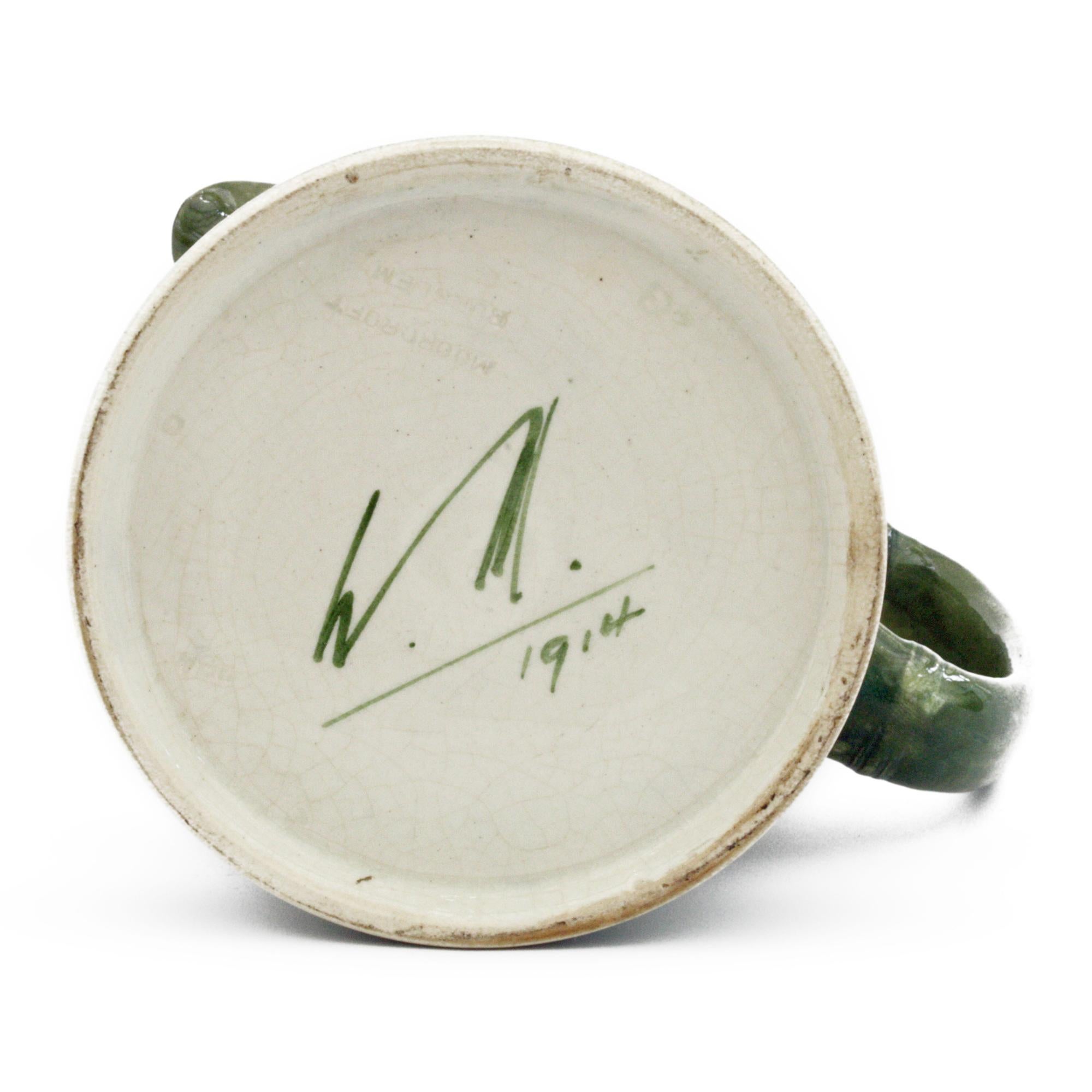 Poteries Rare pichet en poterie d'art Claremont à motif champignon de William Moorcroft daté de 1914 en vente