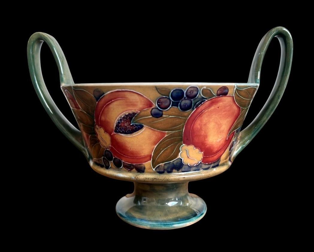 Britannique Vase à deux anses William Moorcroft en vente