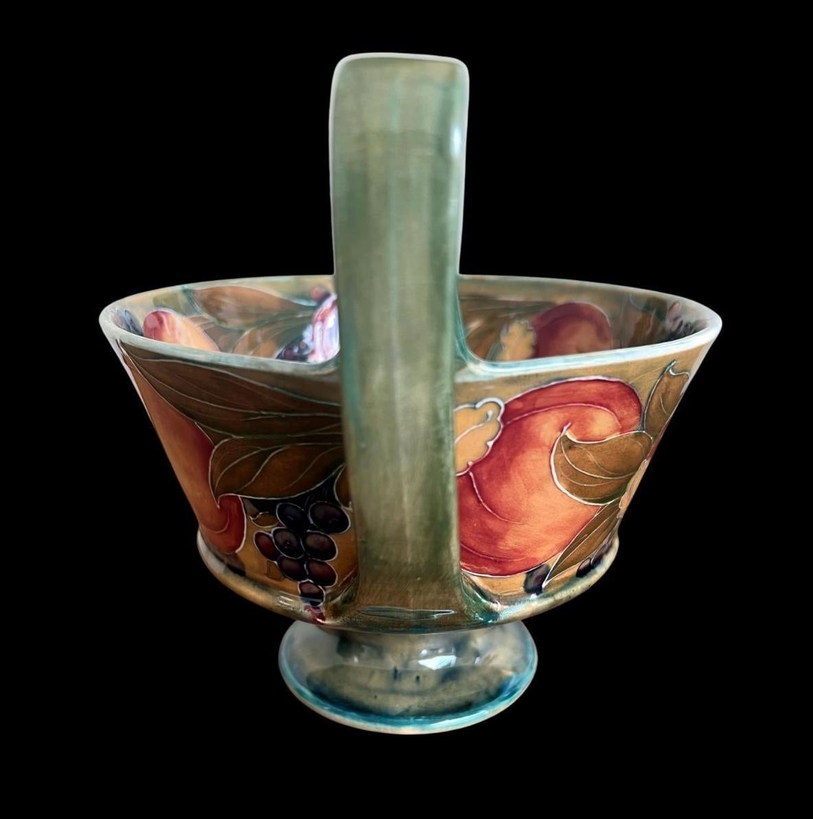 Vase à deux anses William Moorcroft Bon état - En vente à Chipping Campden, GB