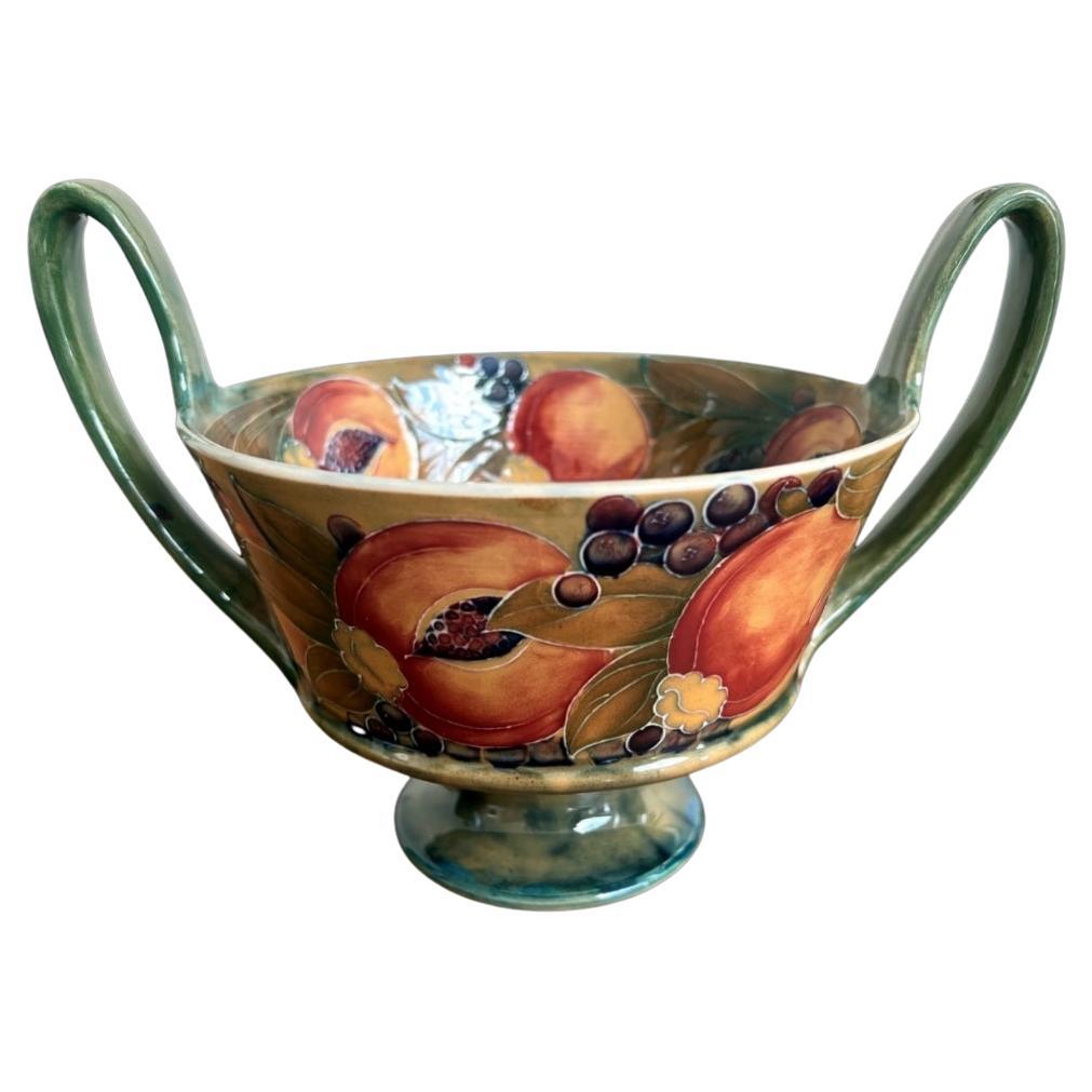 William Moorcroft Vase mit zwei Henkeln