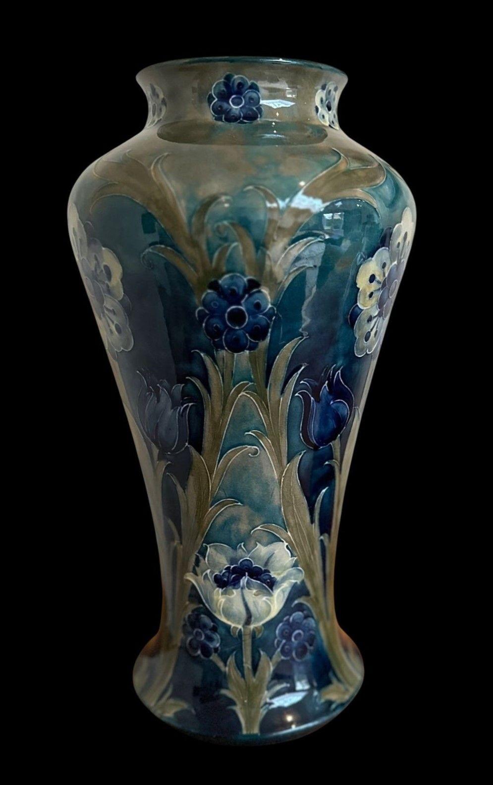 William Moorcroft Vase In Good Condition In Chipping Campden, GB