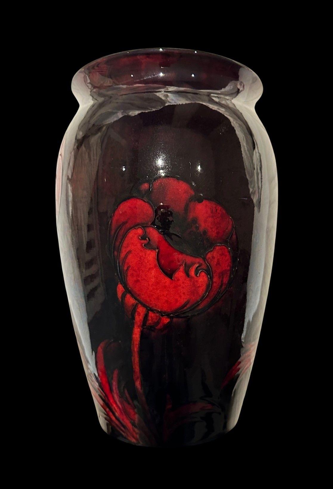 20ième siècle Vase William Moorcroft en vente