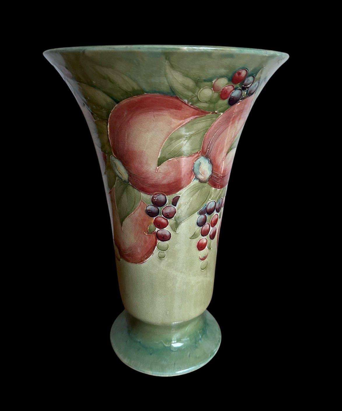 William Moorcroft Vase In Good Condition For Sale In Chipping Campden, GB