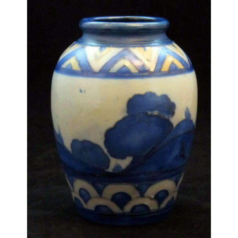 William Moorcroft Vase in the Dawn Design with a Lustrous Glaze, c 1930 In Good Condition For Sale In Chipping Campden, GB