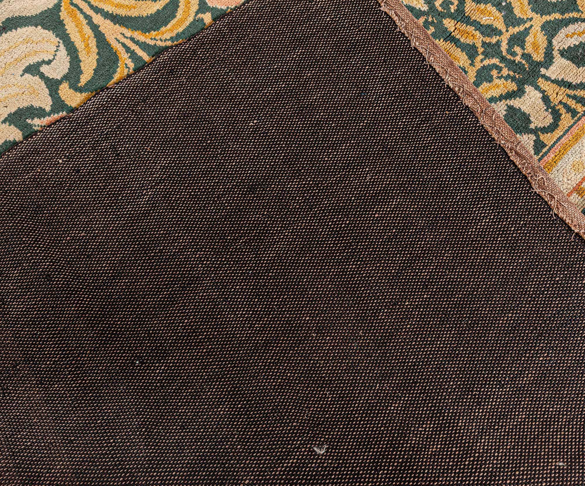 William Morris Maschinengefertigter englischer Teppich, um 1920 (Wolle) im Angebot