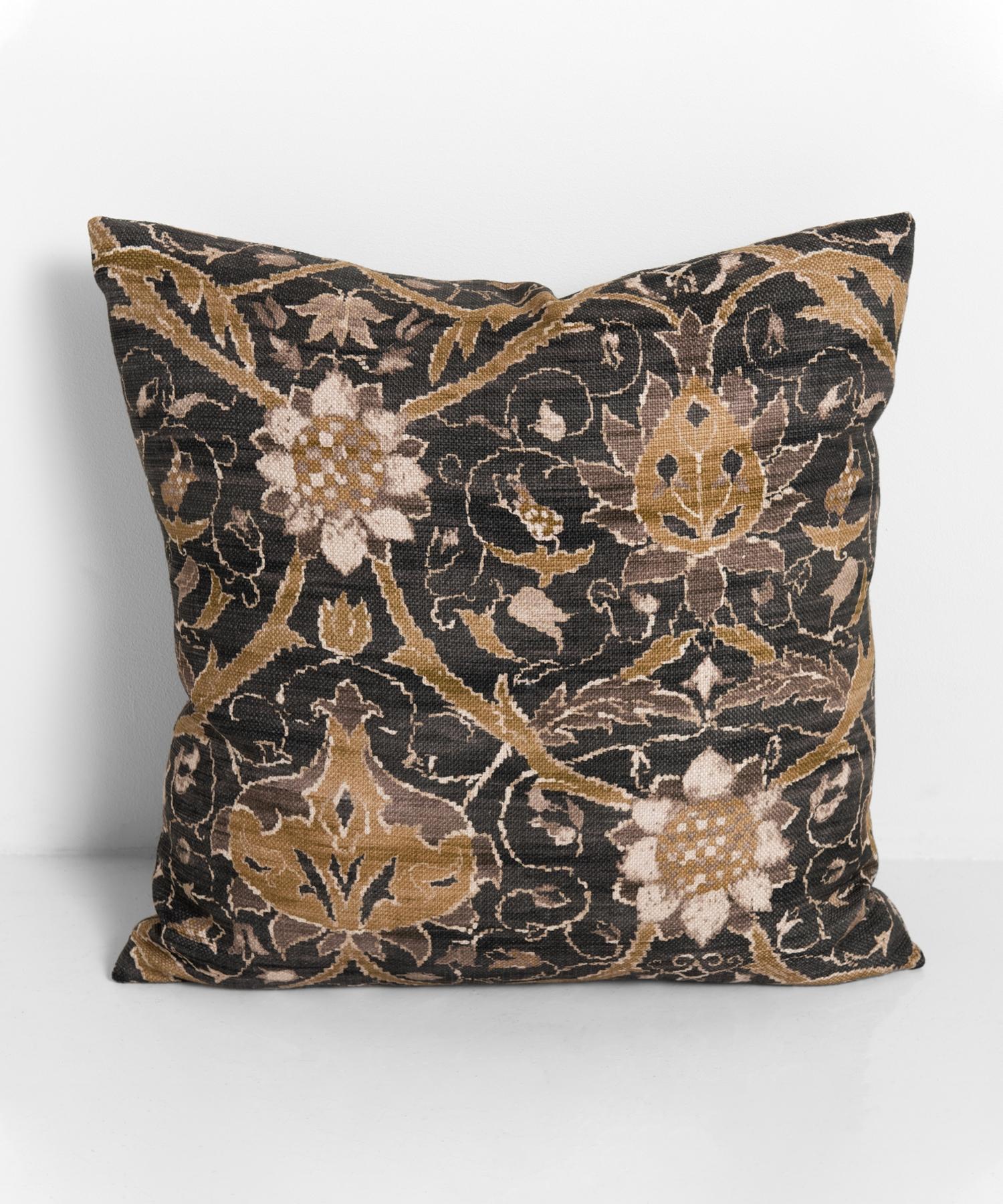 William Morris Pillows, 21st Century In Excellent Condition In Culver City, CA