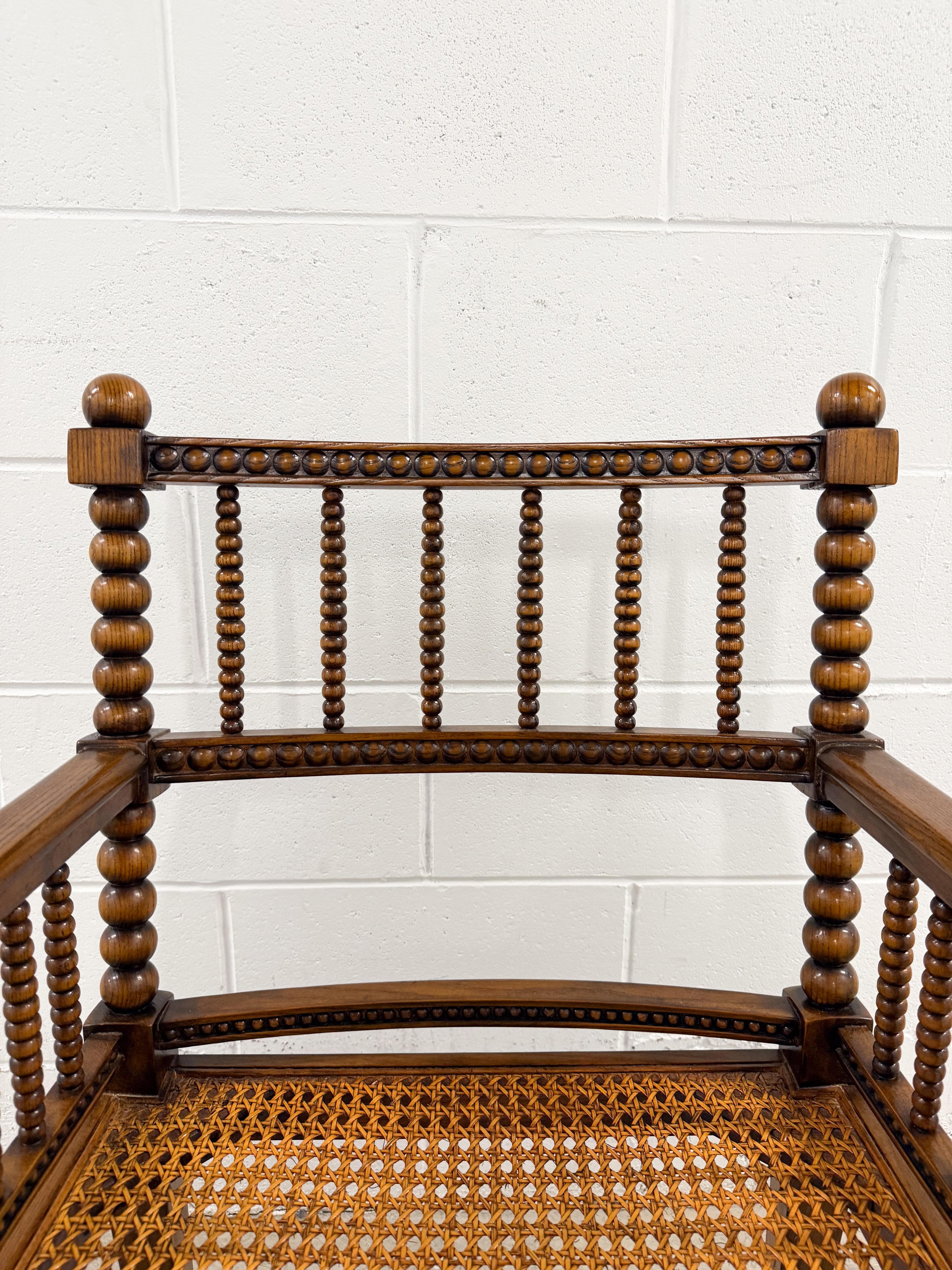 Sillas de caña torneada estilo William Morris Mediados de siglo en venta 3