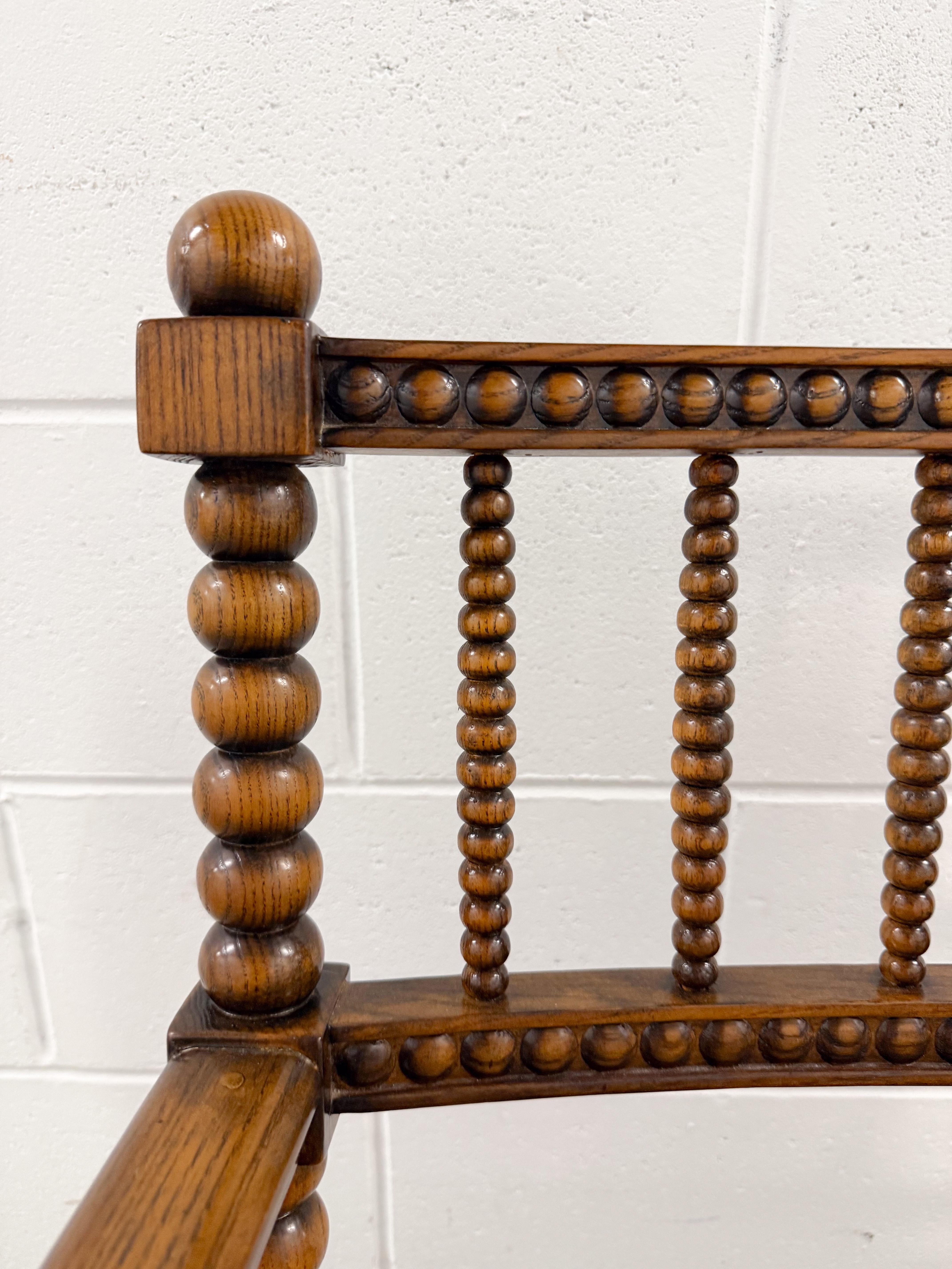 Sillas de caña torneada estilo William Morris Mediados de siglo en venta 4