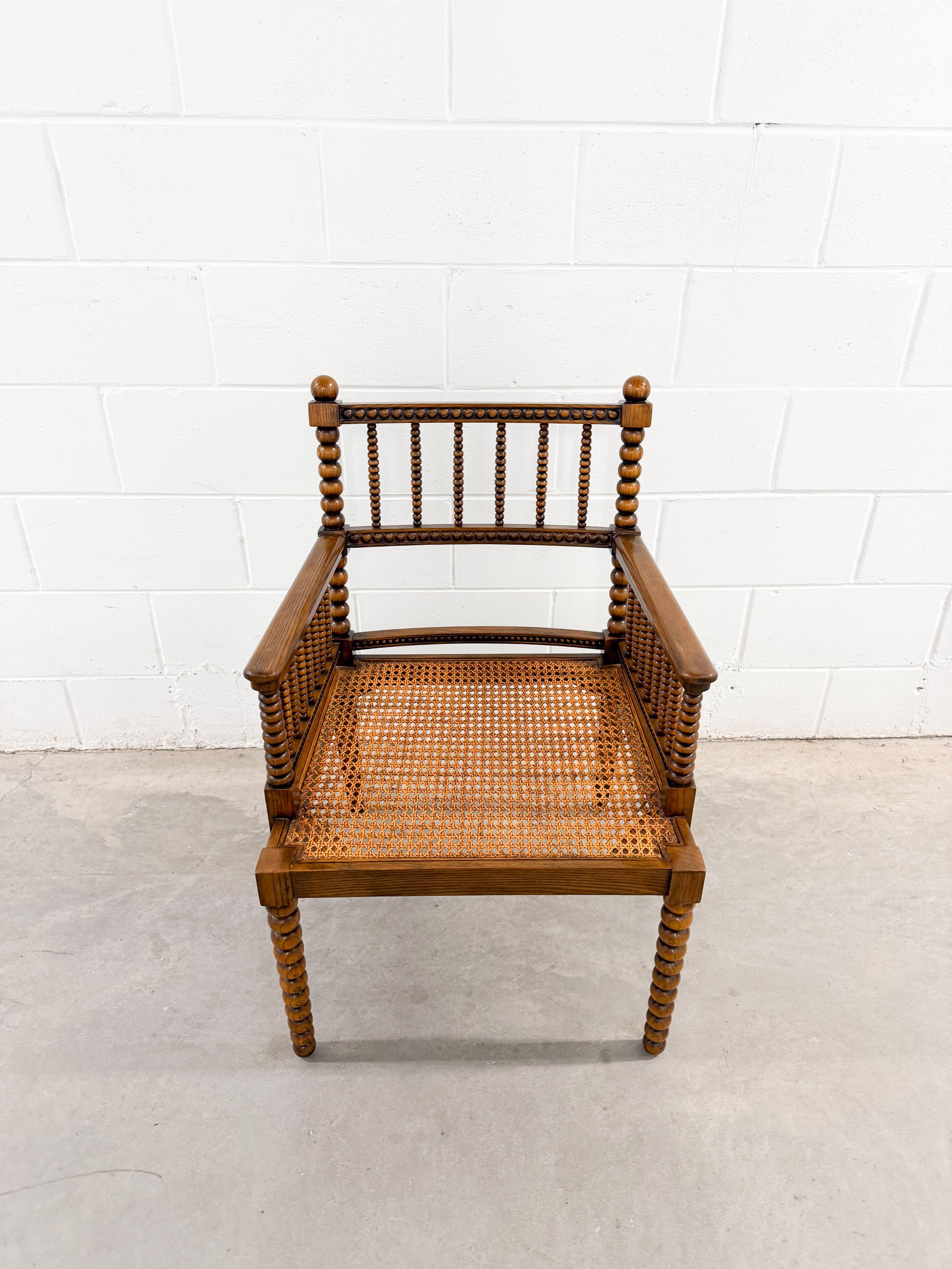 Sillas de caña torneada estilo William Morris Mediados de siglo Caña en venta