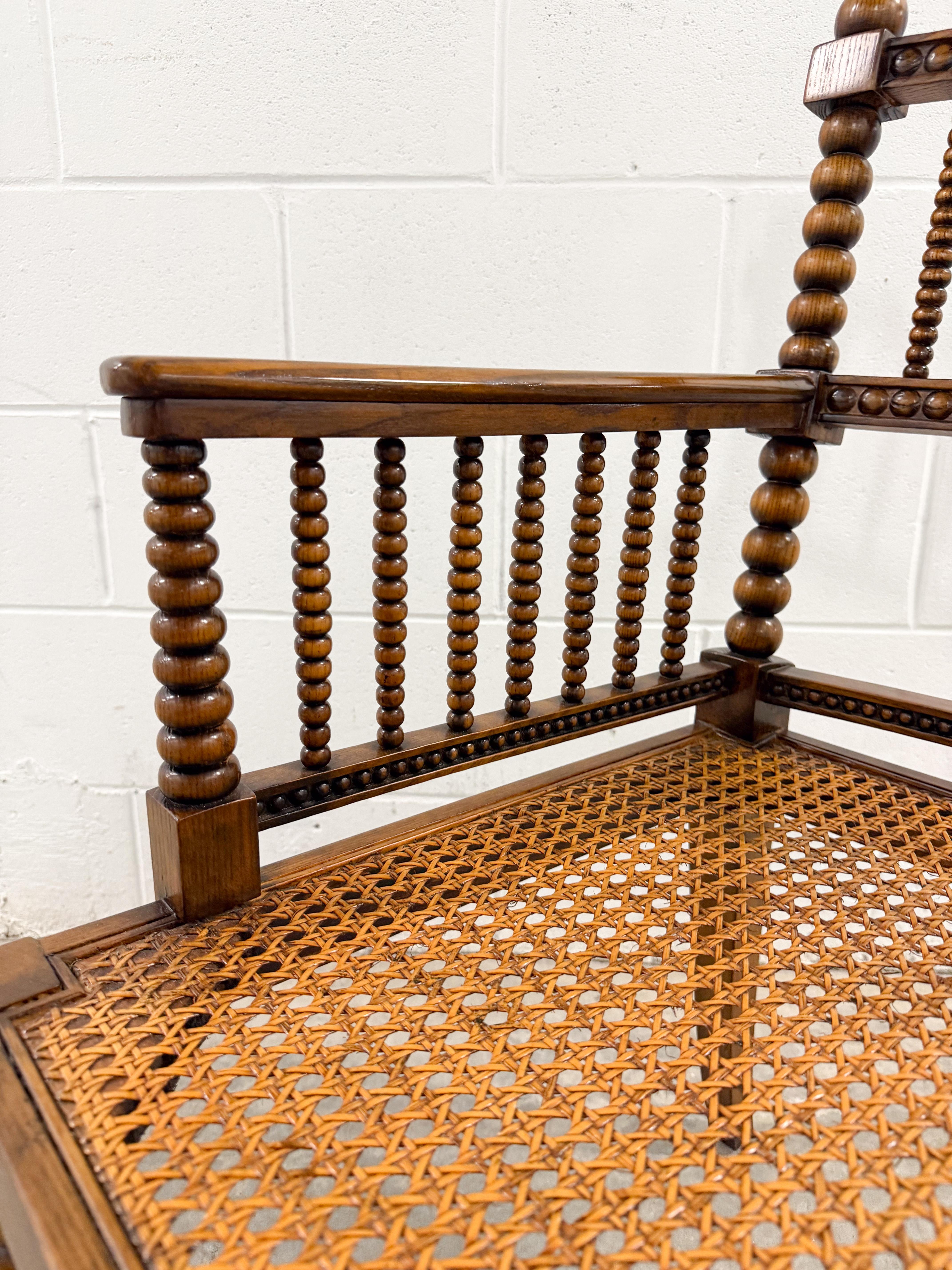 Sillas de caña torneada estilo William Morris Mediados de siglo en venta 2