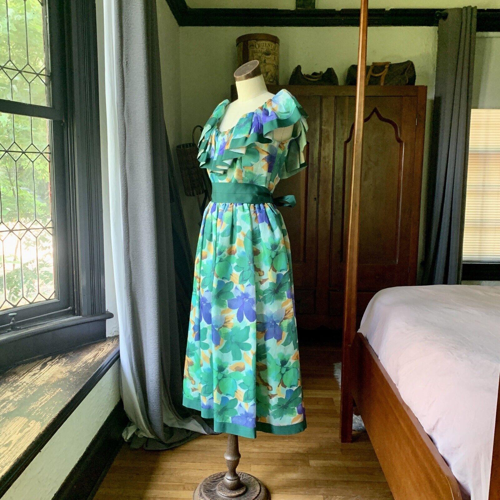 Women's WILLIAM PEARSON Designer Vintage Floral Green Dress Ribbon Ruffle Off Shoulder 8 For Sale