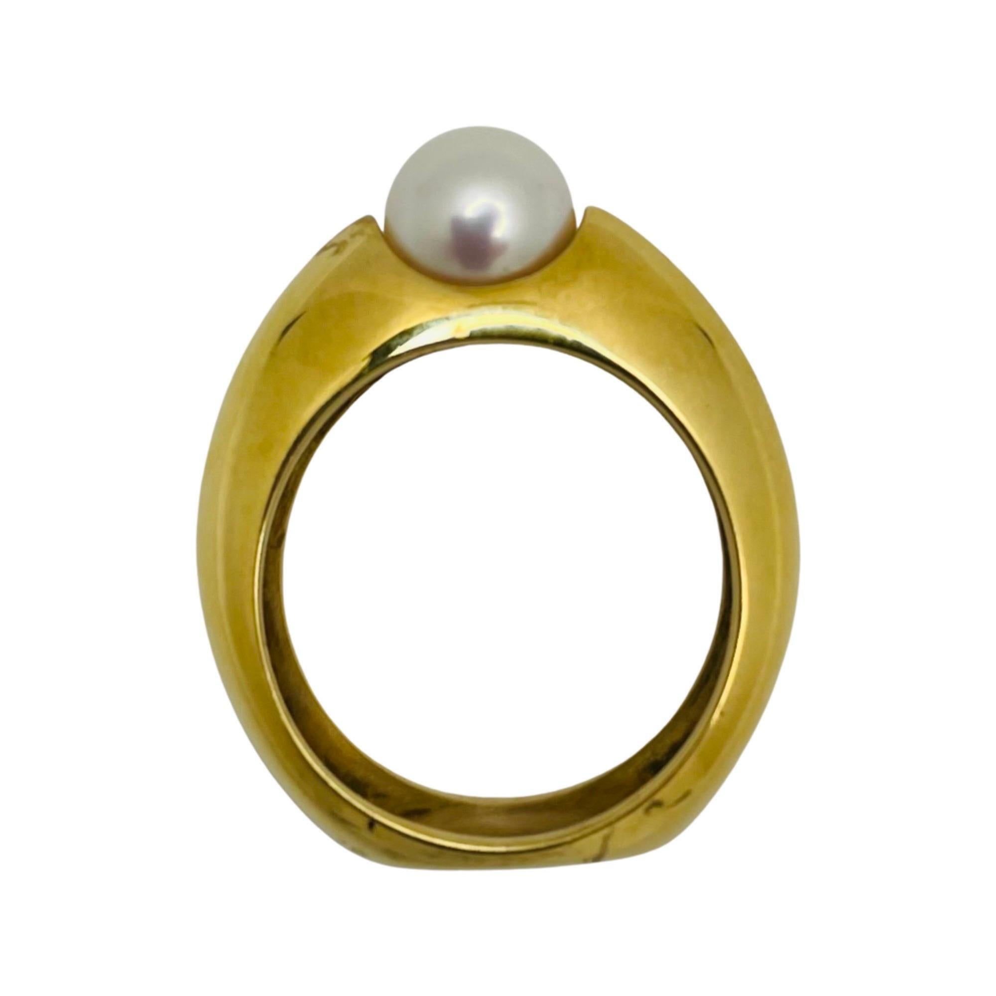 William Richey 18K Yellow Gold Japanese Akoya Pearl Ring with a Euro Shank In New Condition For Sale In Kirkwood, MO