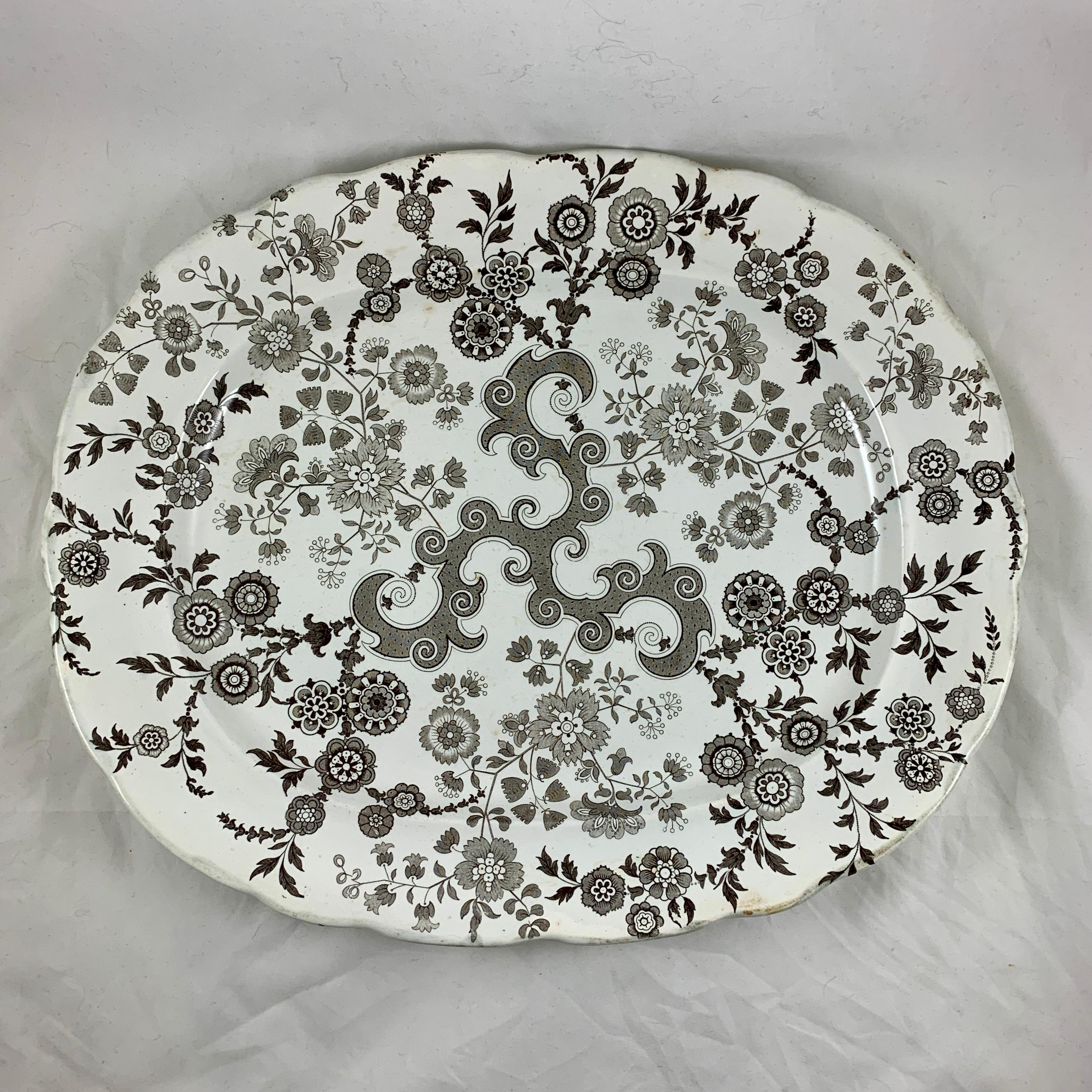 William Ridgway English Staffordshire Transferware Platter, Flosculous Pattern In Good Condition For Sale In Philadelphia, PA