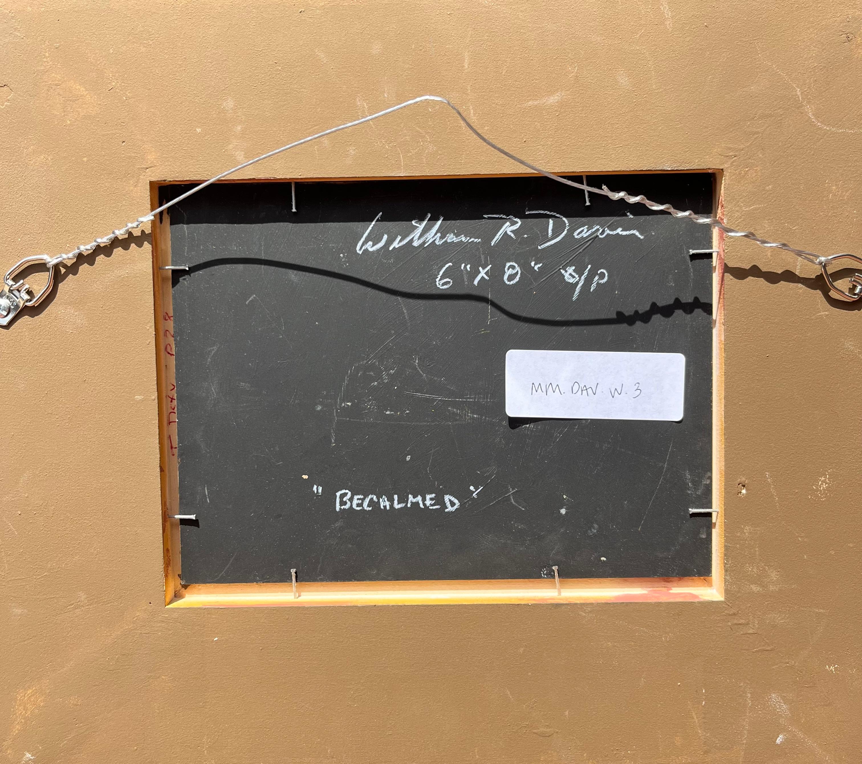 Questo luminoso dipinto a olio di William R. Davis cattura un fugace momento di pace e tranquillità alla fine della giornata. Intitolata Becalmed, la composizione è magistralmente contenuta. Una barca a vela va alla deriva sull'acqua immobile sotto