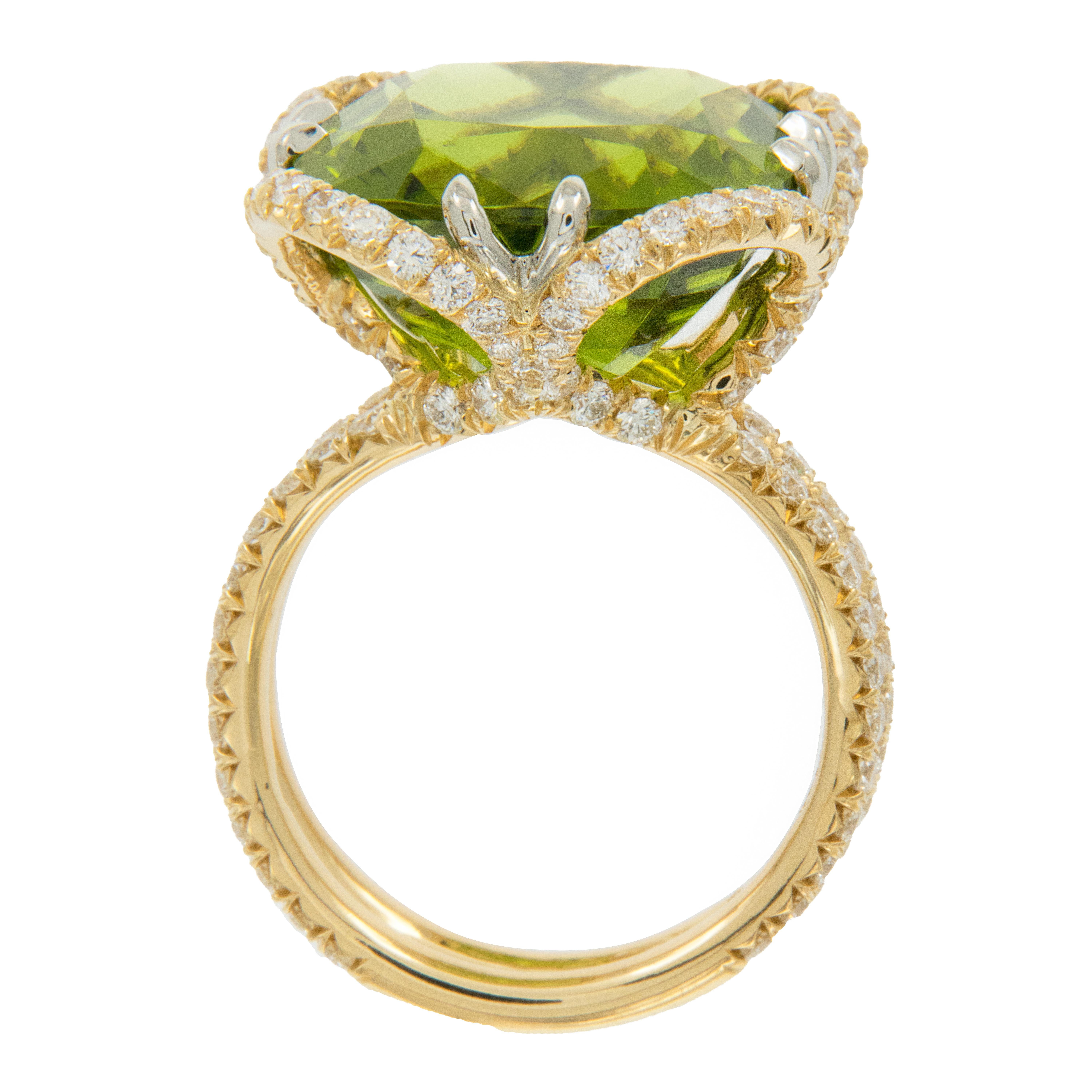 Artisan William Rosenberg 18 Karat Yellow Gold 17.14 Ct Peridot with AGL Certified Ring For Sale