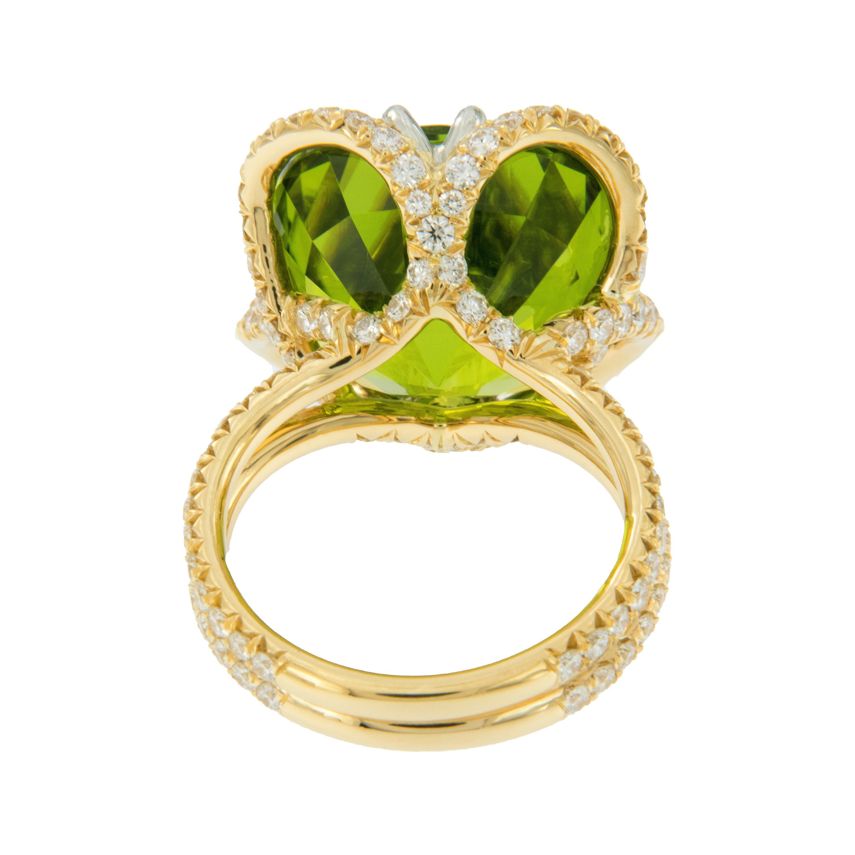 Antique Cushion Cut William Rosenberg 18 Karat Yellow Gold 17.14 Ct Peridot with AGL Certified Ring For Sale