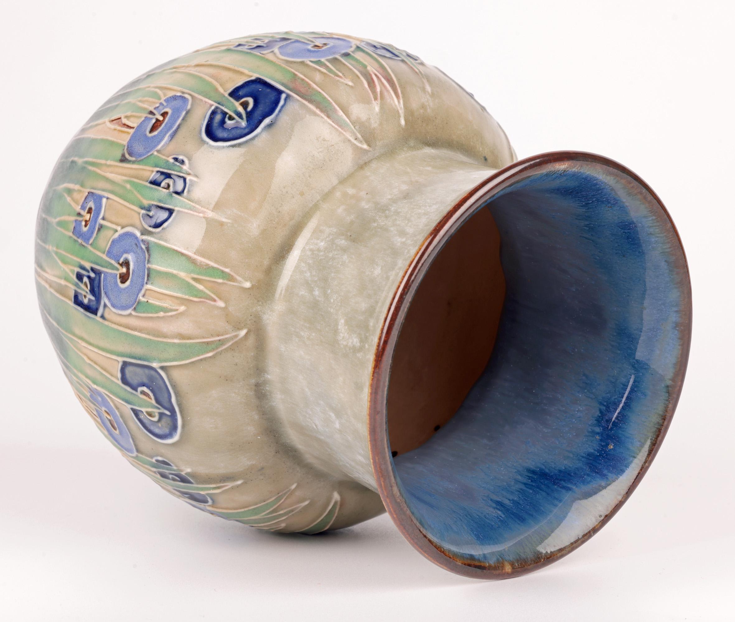 Début du 20ème siècle The Row Rare Doulton Lambeth Art Deco Tube Lined Vase en vente