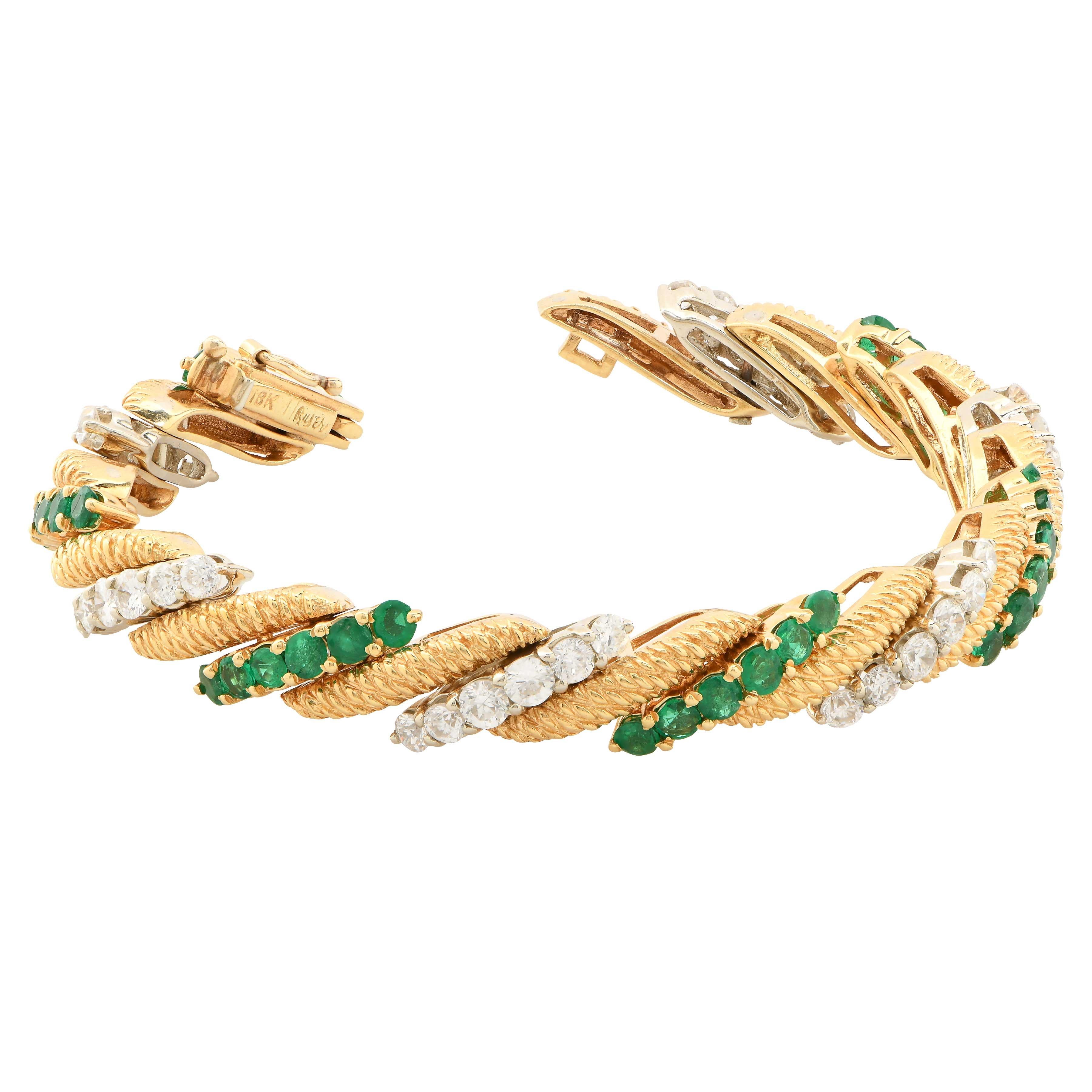 William Ruser Pulsera de oro amarillo de 18 quilates con diamantes y esmeraldas Moderno en venta