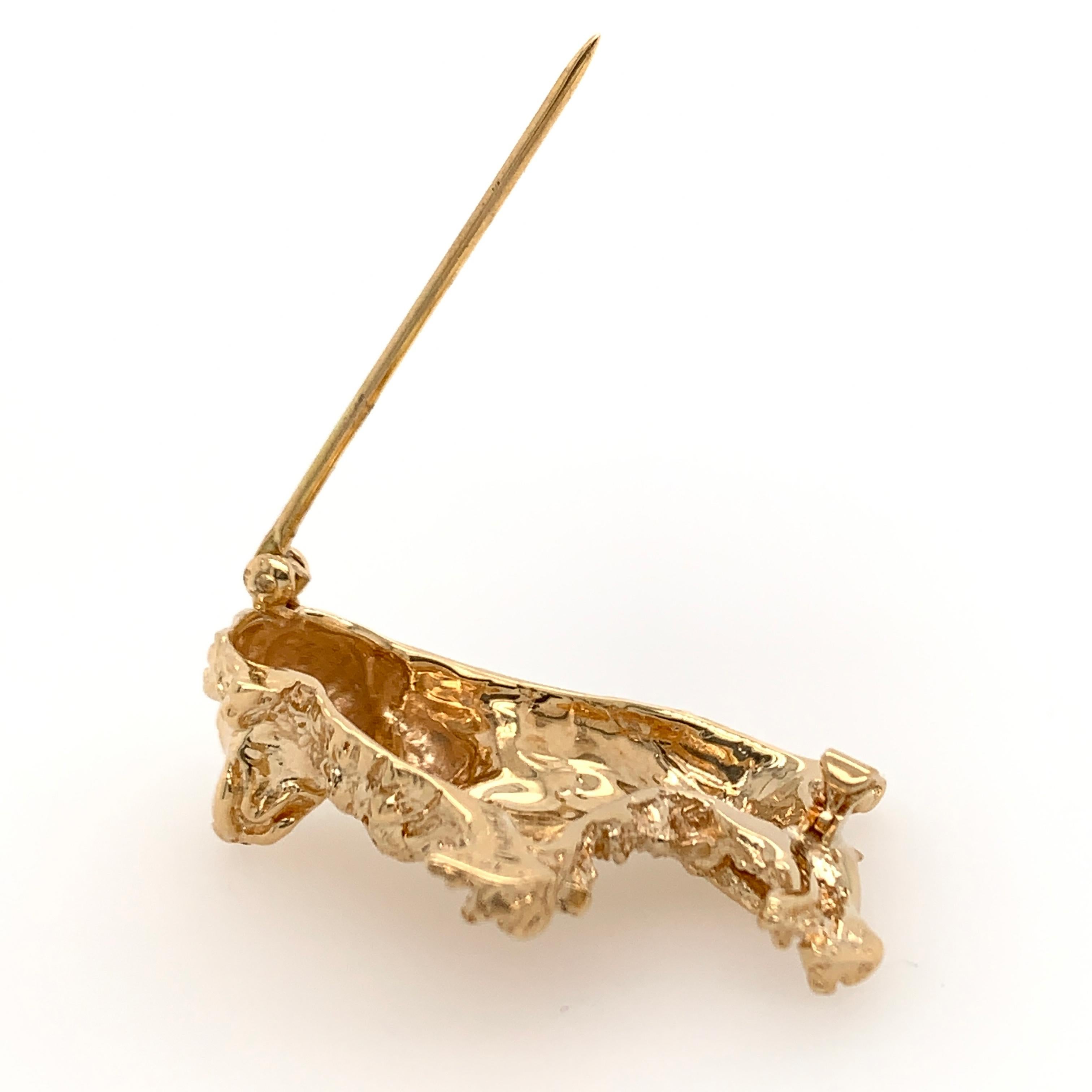 William Ruser Sapphire 14 Karat Yellow Gold Dog Brooch For Sale 4