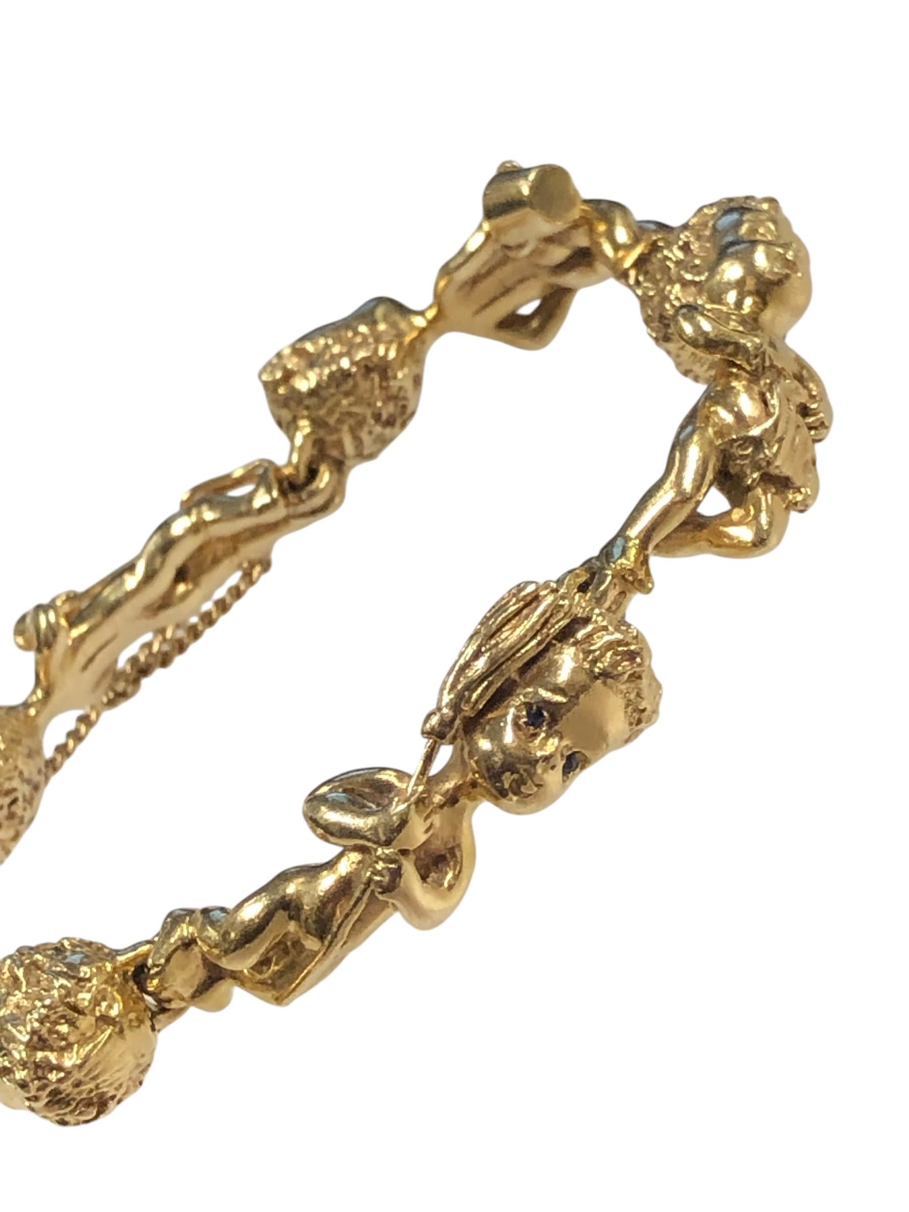 Circa 1960er William Ruser ikonischen Samstag Kind Armband, Messung 6 1/2 Zoll in der Länge mit jedem Kind Figur misst 1 1/4 Zoll in der Länge und 1/4 Zoll breit, mit einem Gewicht von 61 Gramm insgesamt für das Armband jede Figur ist von Solid Bau