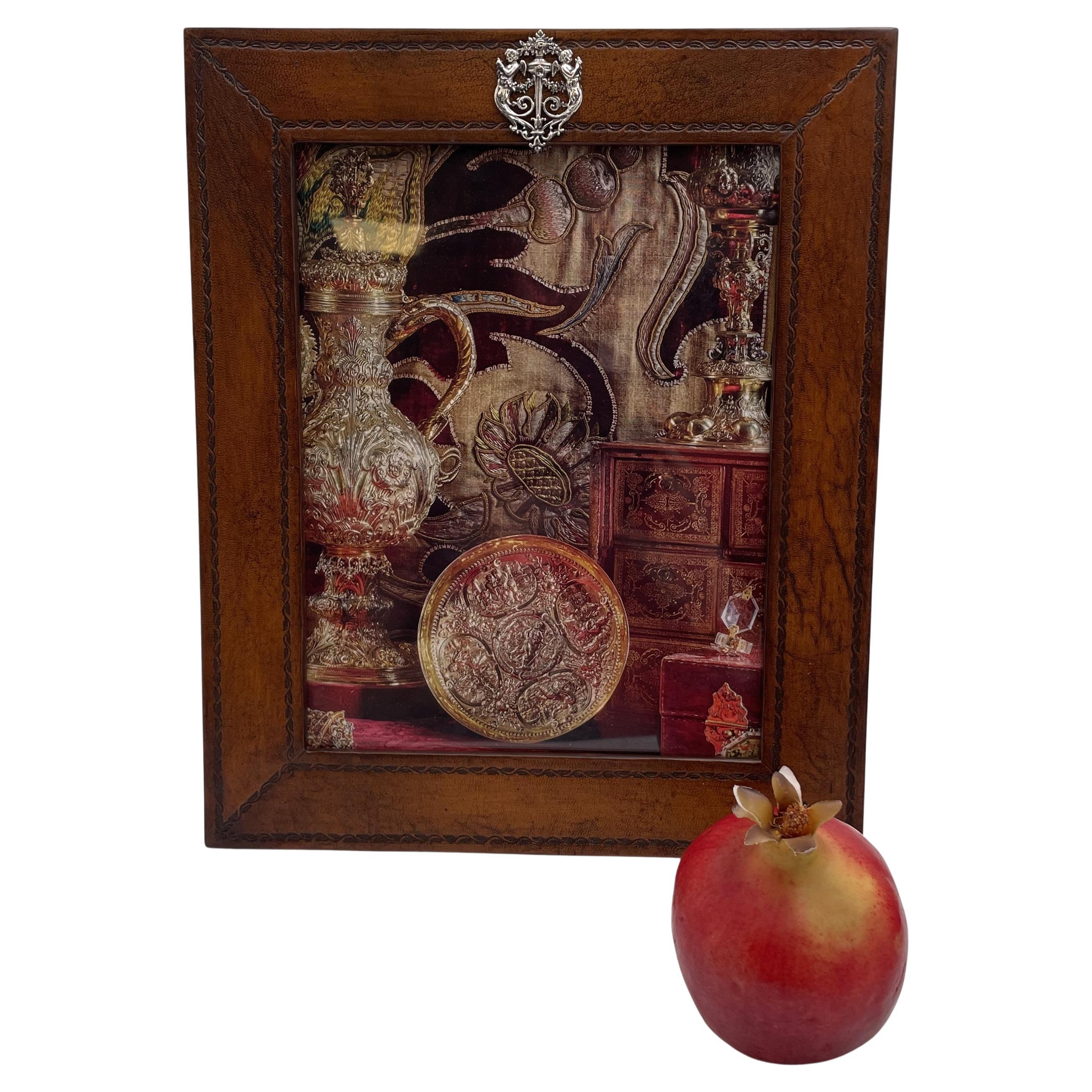 William Scott Bilderrahmen aus Leder und Sterlingsilber mit Puttenmotiven im Angebot