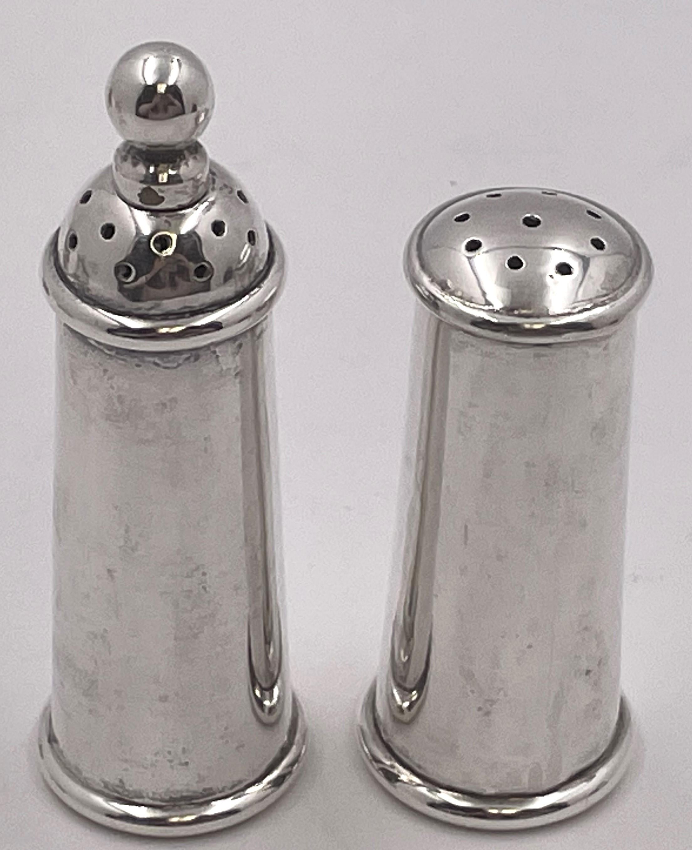 William Seitz pair of sterling silver, handwrought salt and pepper shakers in Arts & Crafts style, from the early 20th century. They measure between 3'' and 3 7/8'' in height by 1 1/3'' in diameter at the base, weigh 6 troy ounces, and bear