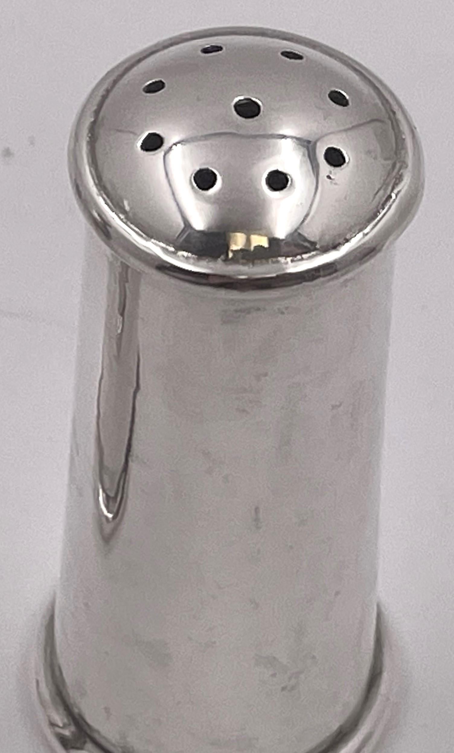 William Seitz Pair of Handwrought Sterling Silver Salt & Pepper Shakers (Arts and Crafts) im Angebot