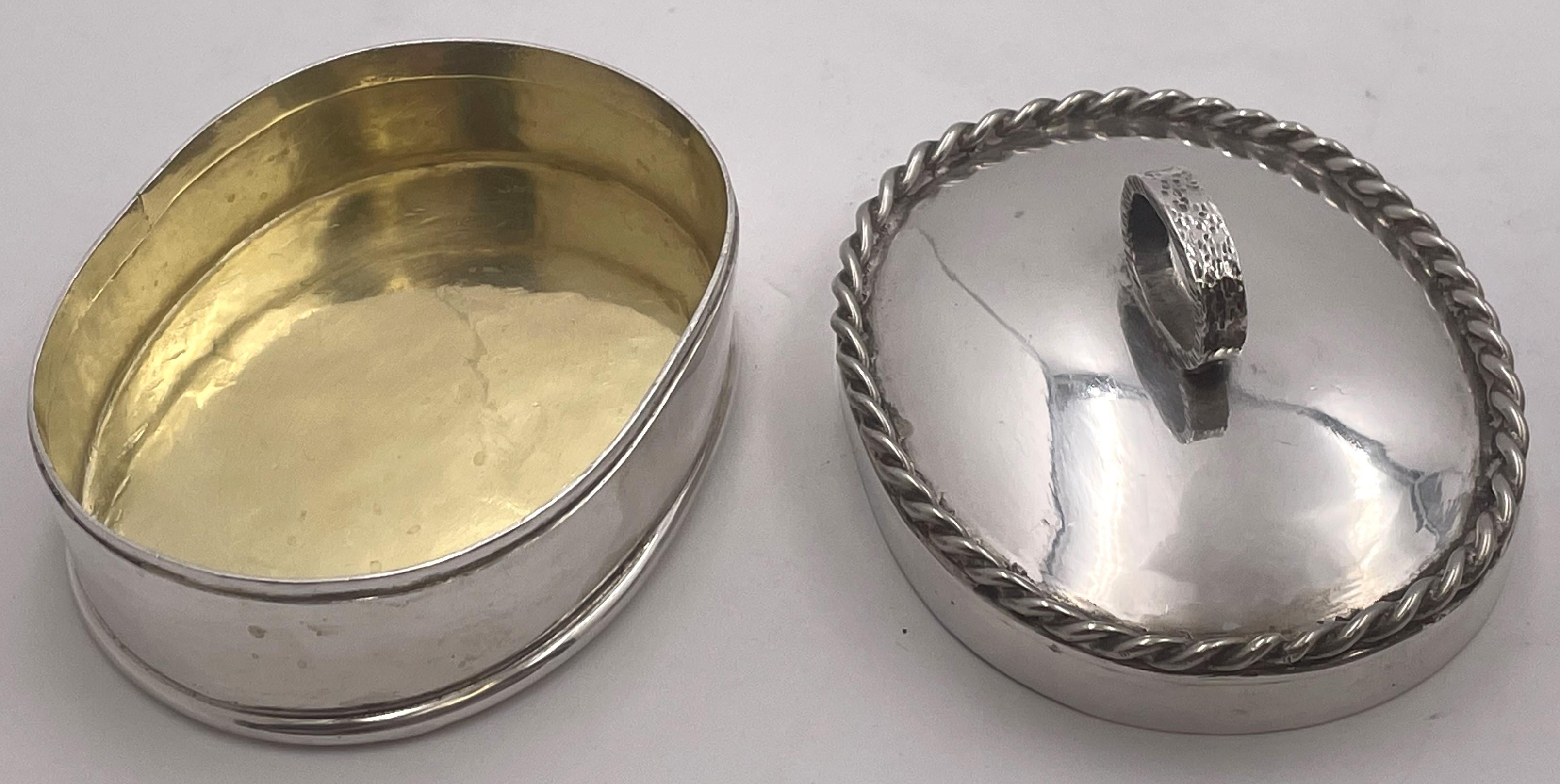 William Seitz sterling silver, handwrought box in Arts & Crafts style, from the early 20th century, with a cover adorned with a rope design as well with a gilt interior, measuring 4'' in length by 3 1/8'' in width by 2 1/4'' in height, weighing 8.2