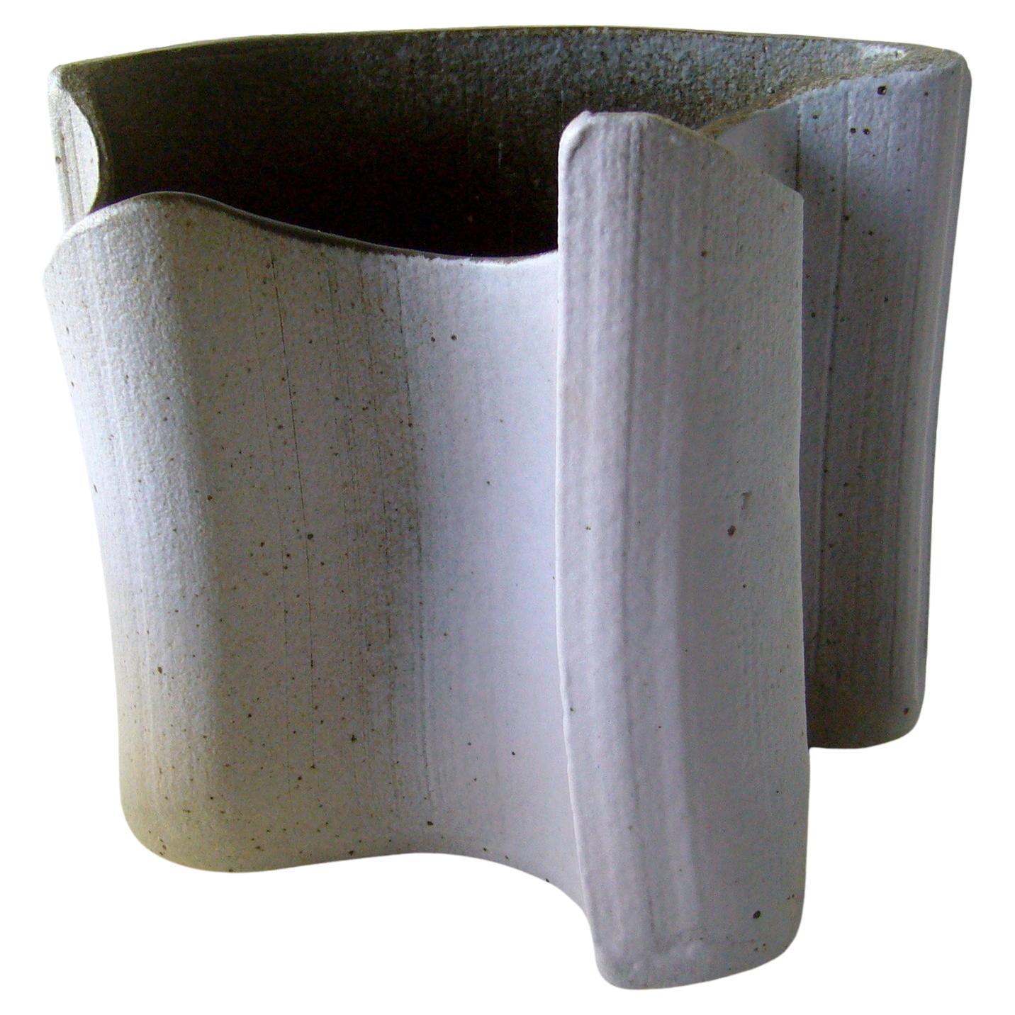 Mid-Century moderno William Shinn Lavender California Studio Pottery Vaso Ikebana estruso anni '80 in vendita