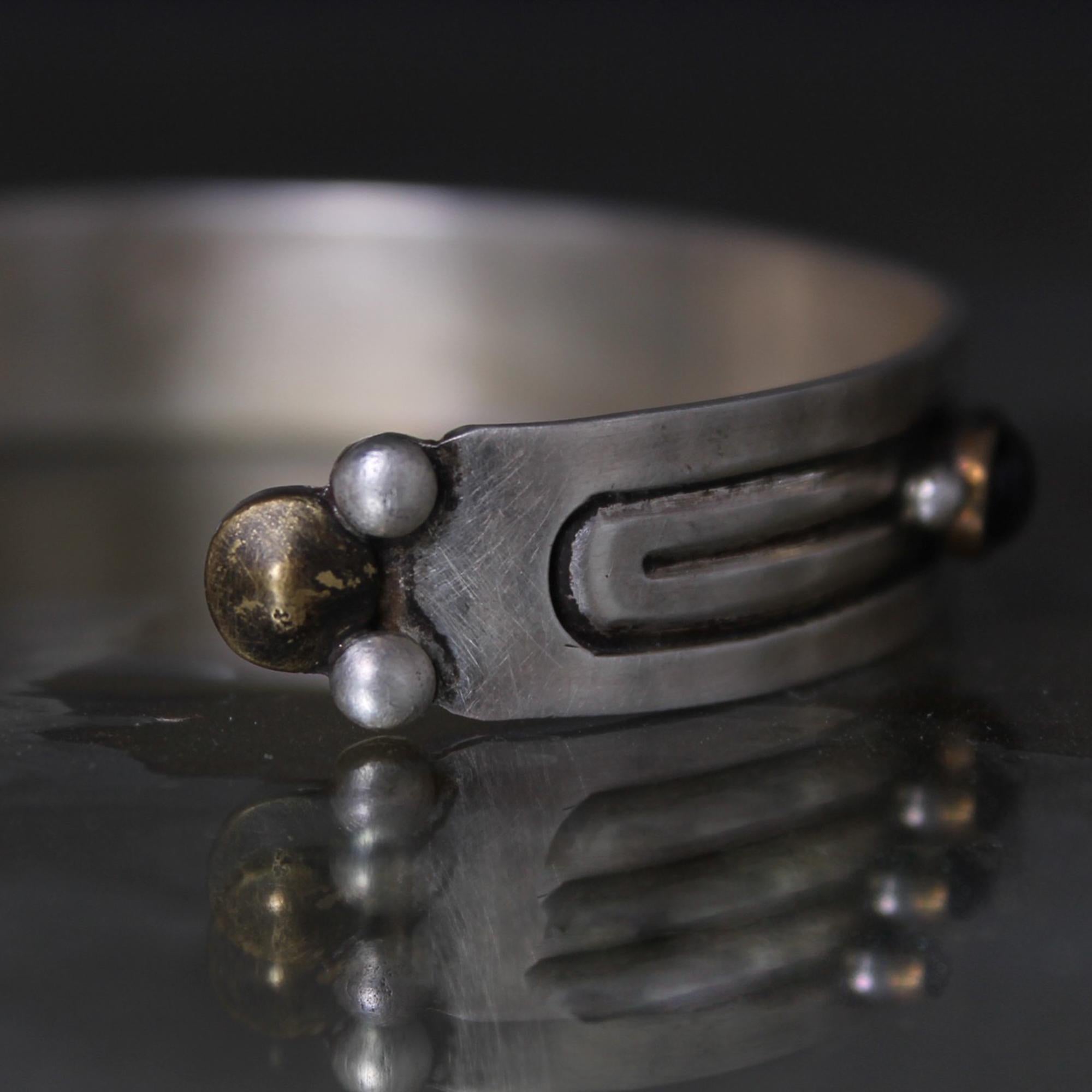 Milieu du XXe siècle William Spratling Bracelet manchette en argent sterling, laiton et améthyste Taxco, Mexique